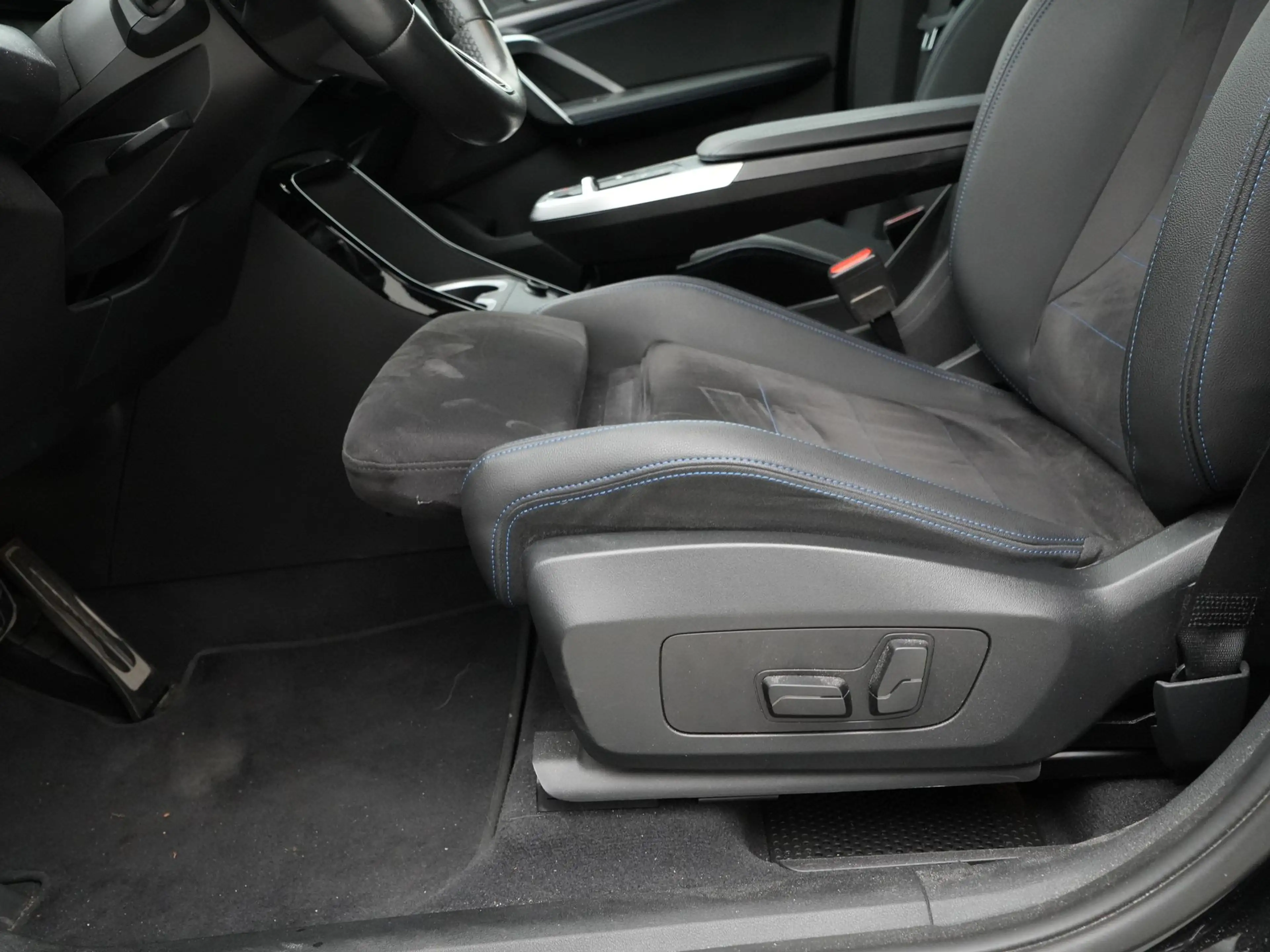 BMW X1 sDrive18i — photo 13