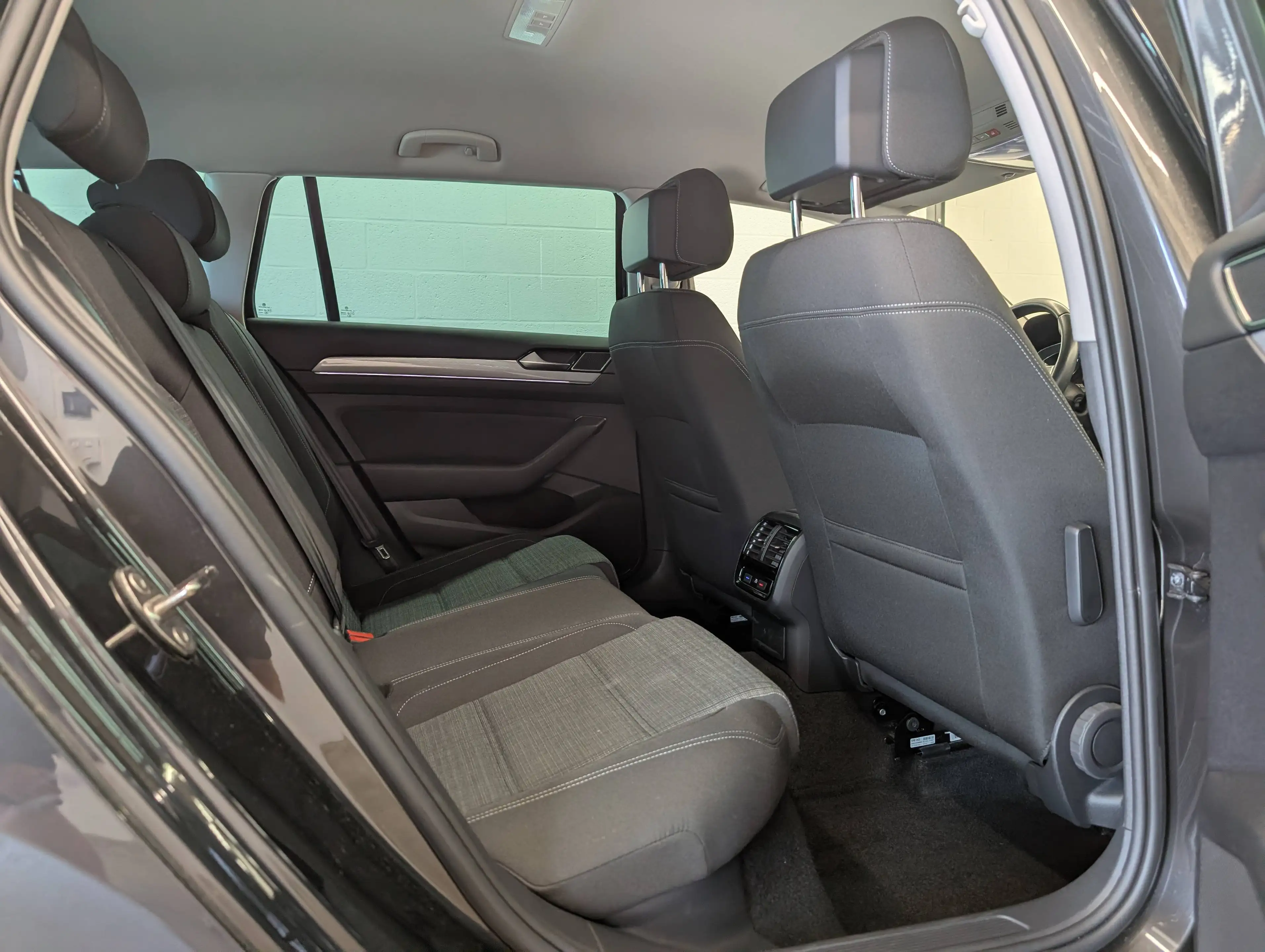 Volkswagen Passat Variant 2.0TDi Style DSG *FULL LED-NAVI-CAMERA-PARKING* — photo 8