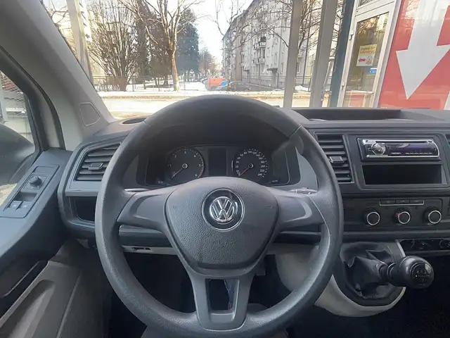 Volkswagen Transporter view 12