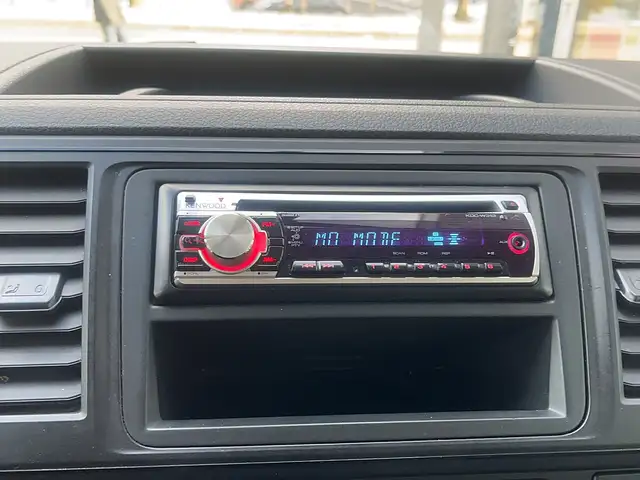 Volkswagen Transporter view 15