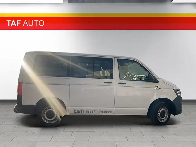 Volkswagen Transporter view 4