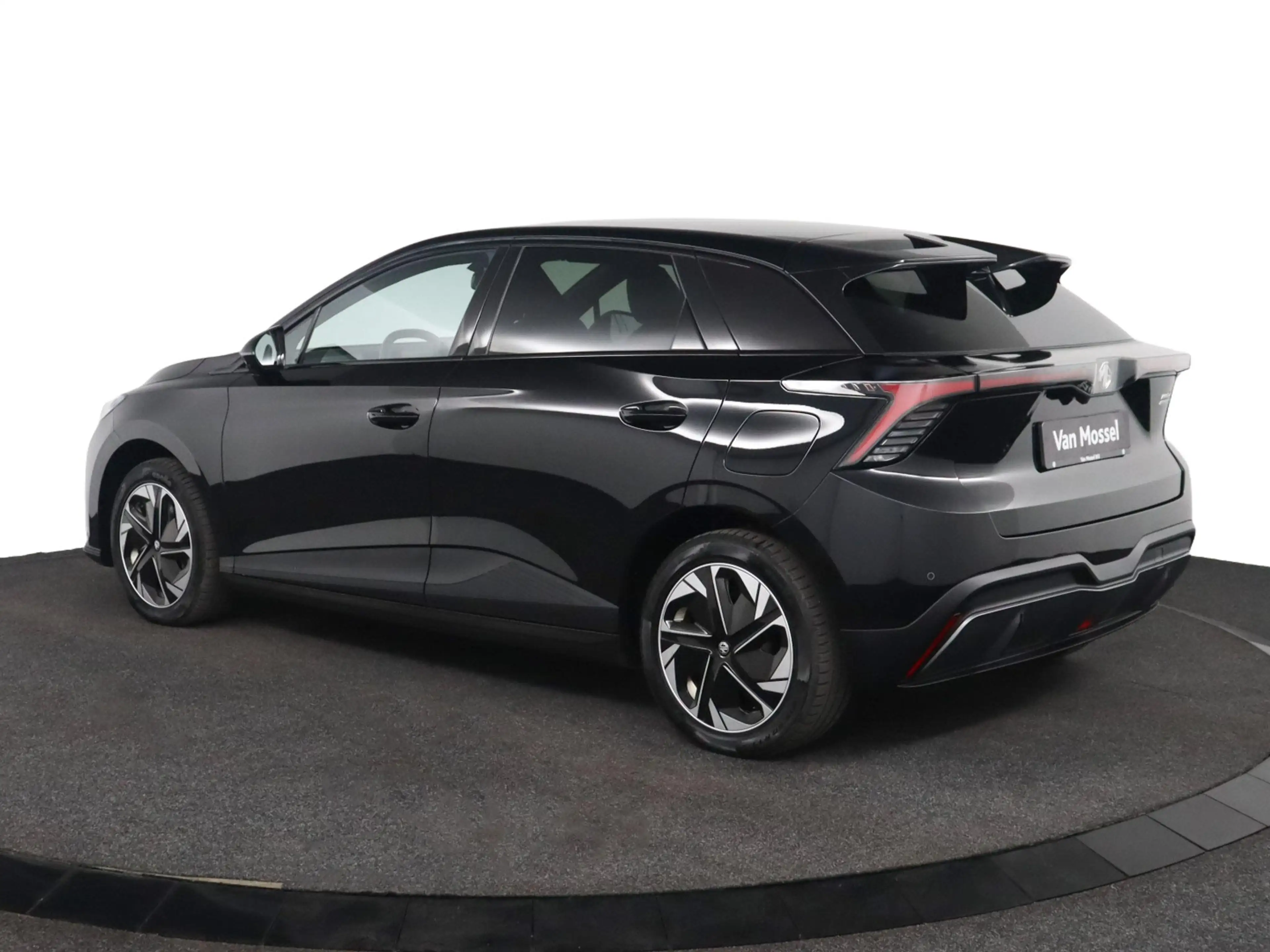 MG MG4 Electric Luxury 64 kWh — photo 9