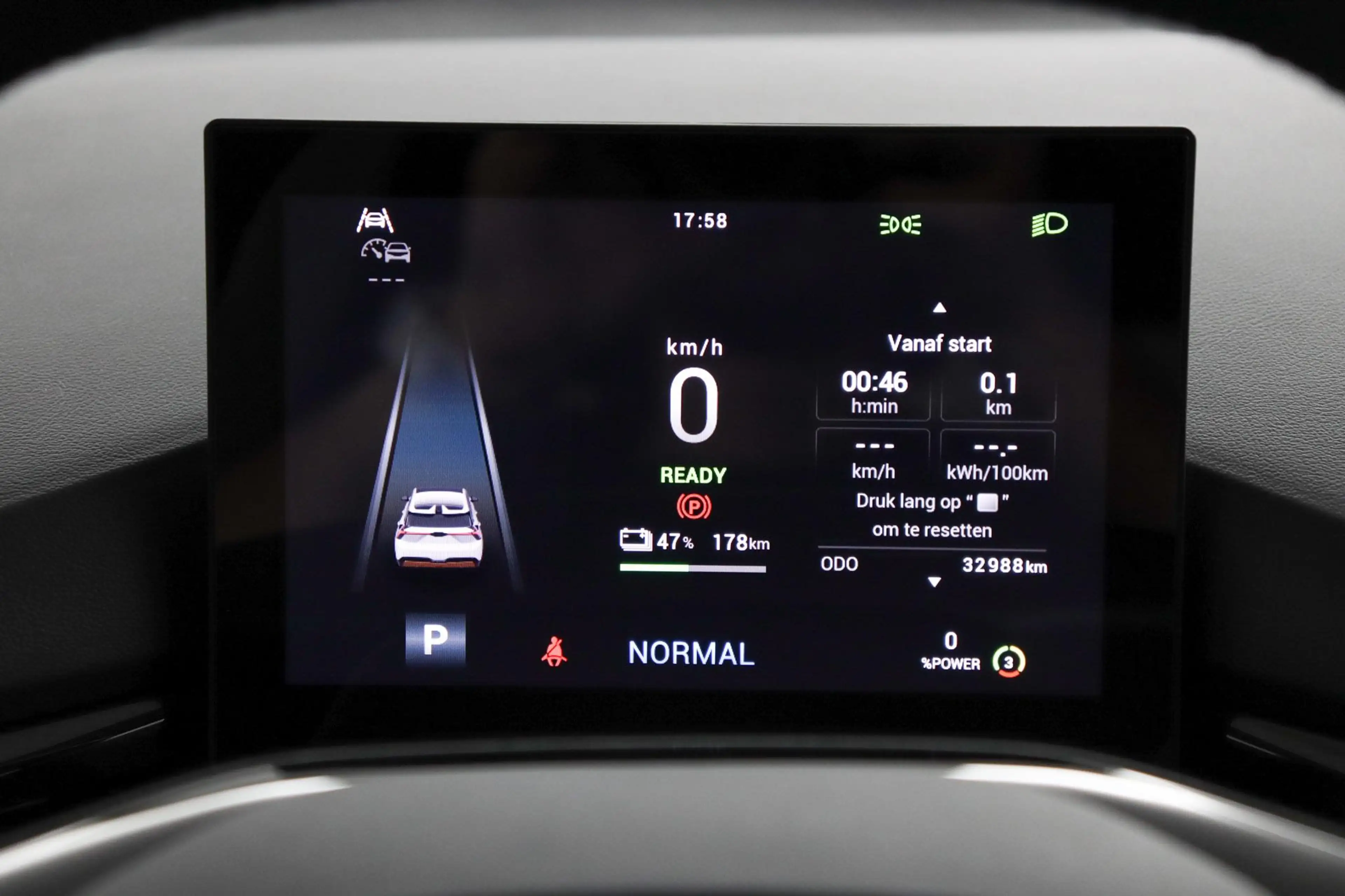 MG MG4 Electric Luxury 64 kWh — photo 5