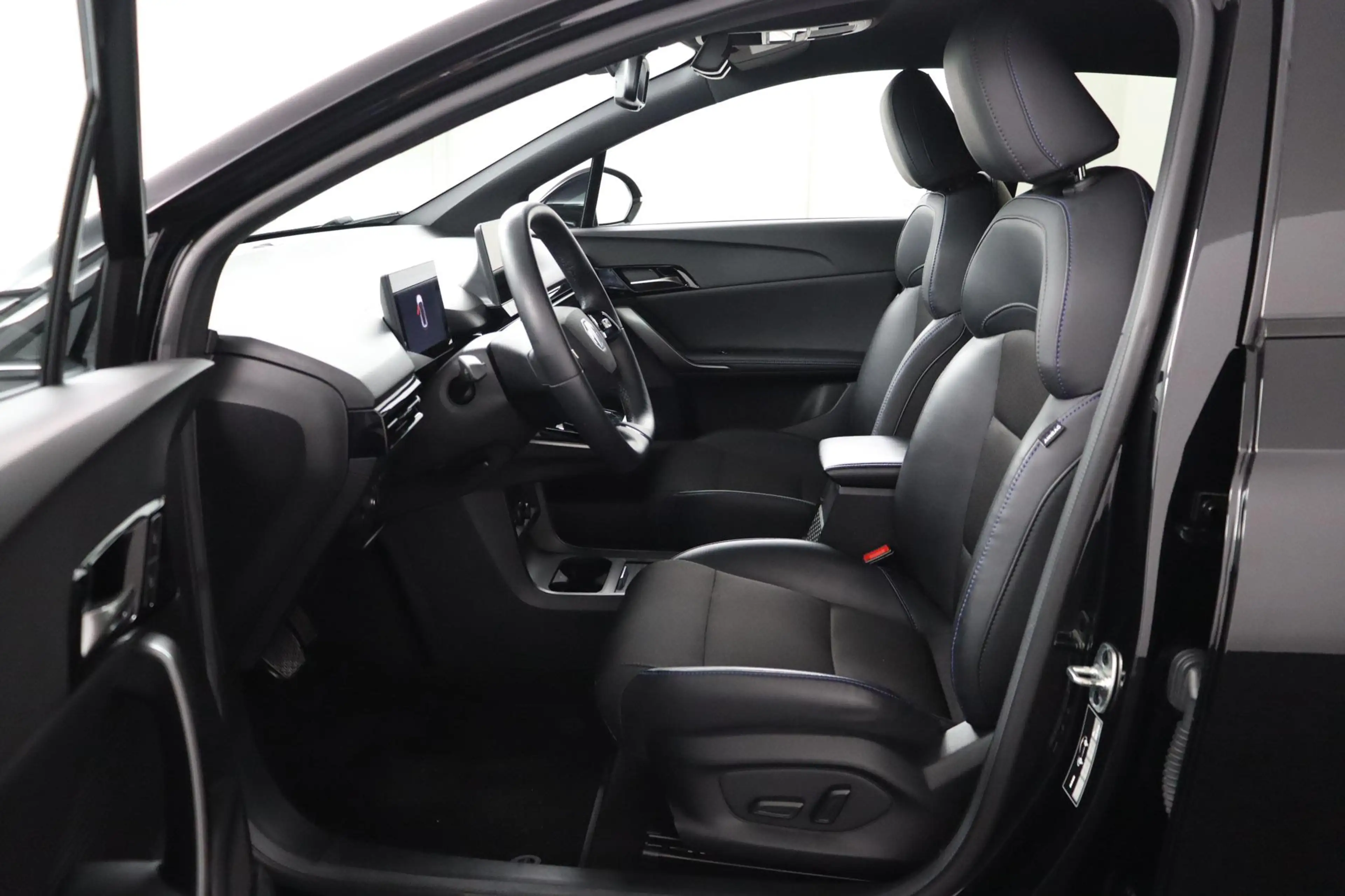 MG MG4 Electric Luxury 64 kWh — photo 13