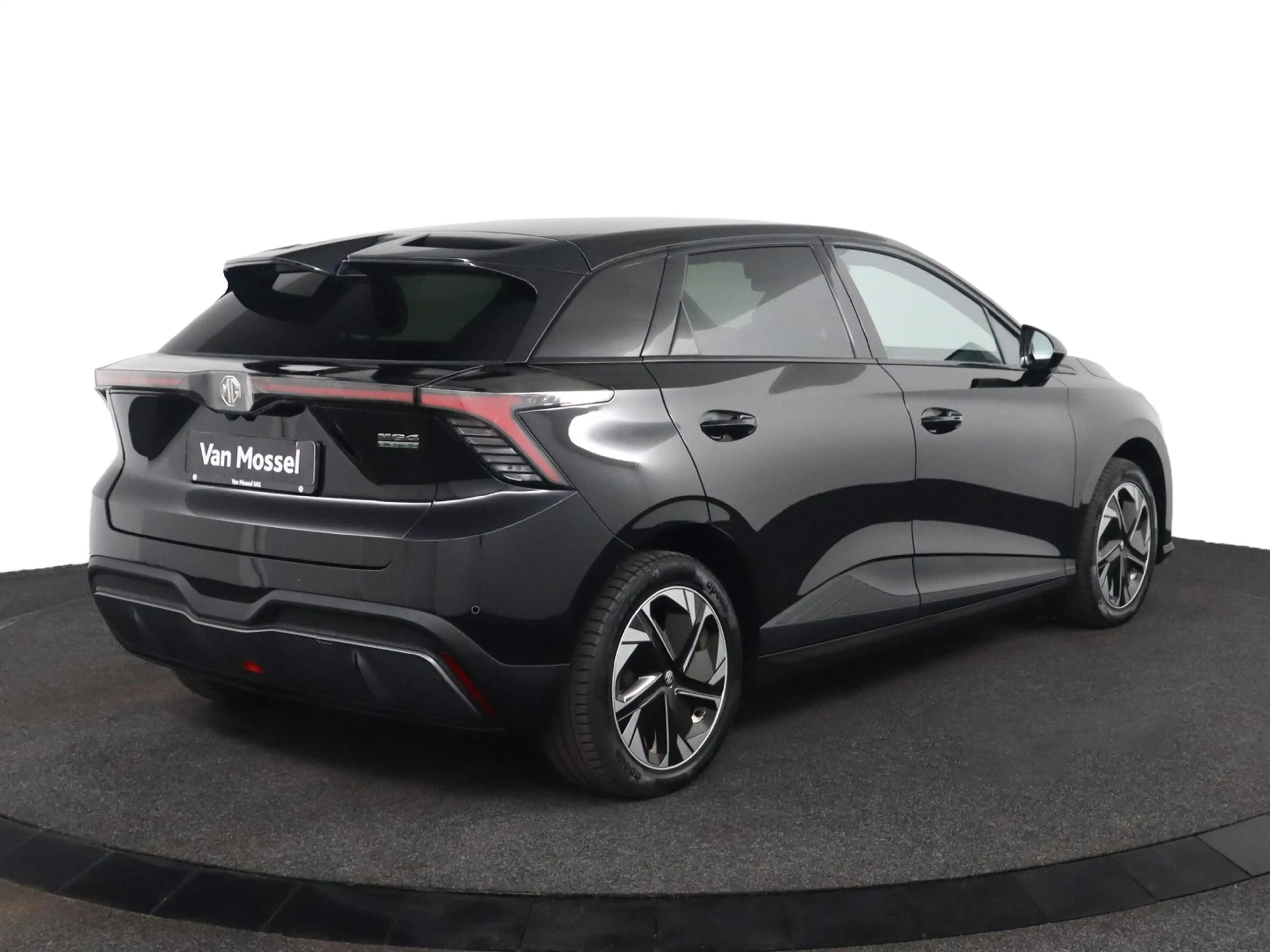 MG MG4 Electric Luxury 64 kWh — photo 2