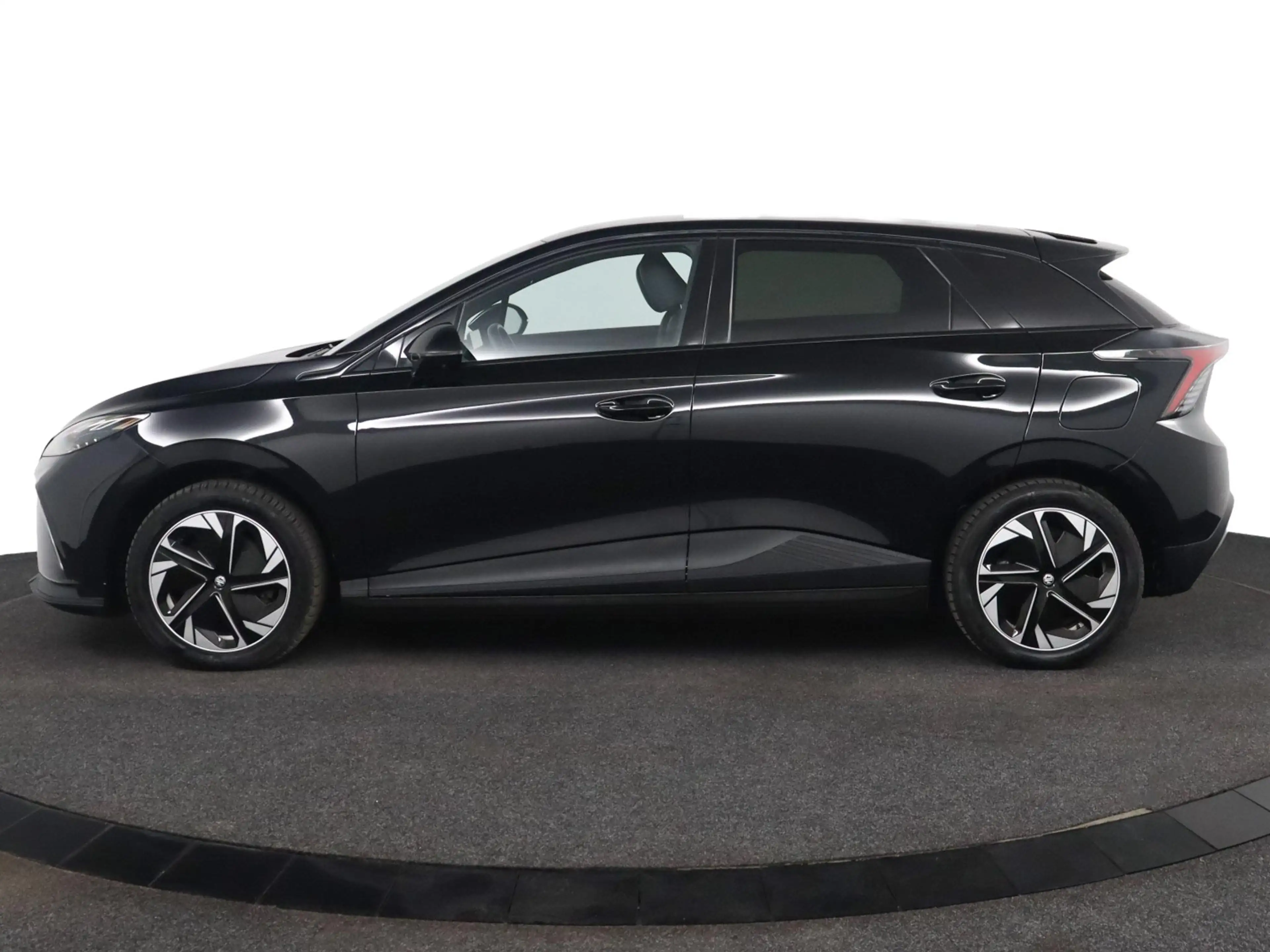 MG MG4 Electric Luxury 64 kWh — photo 3