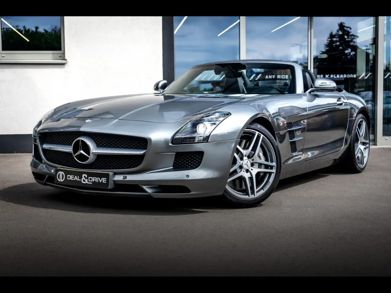 Mercedes-Benz SLS