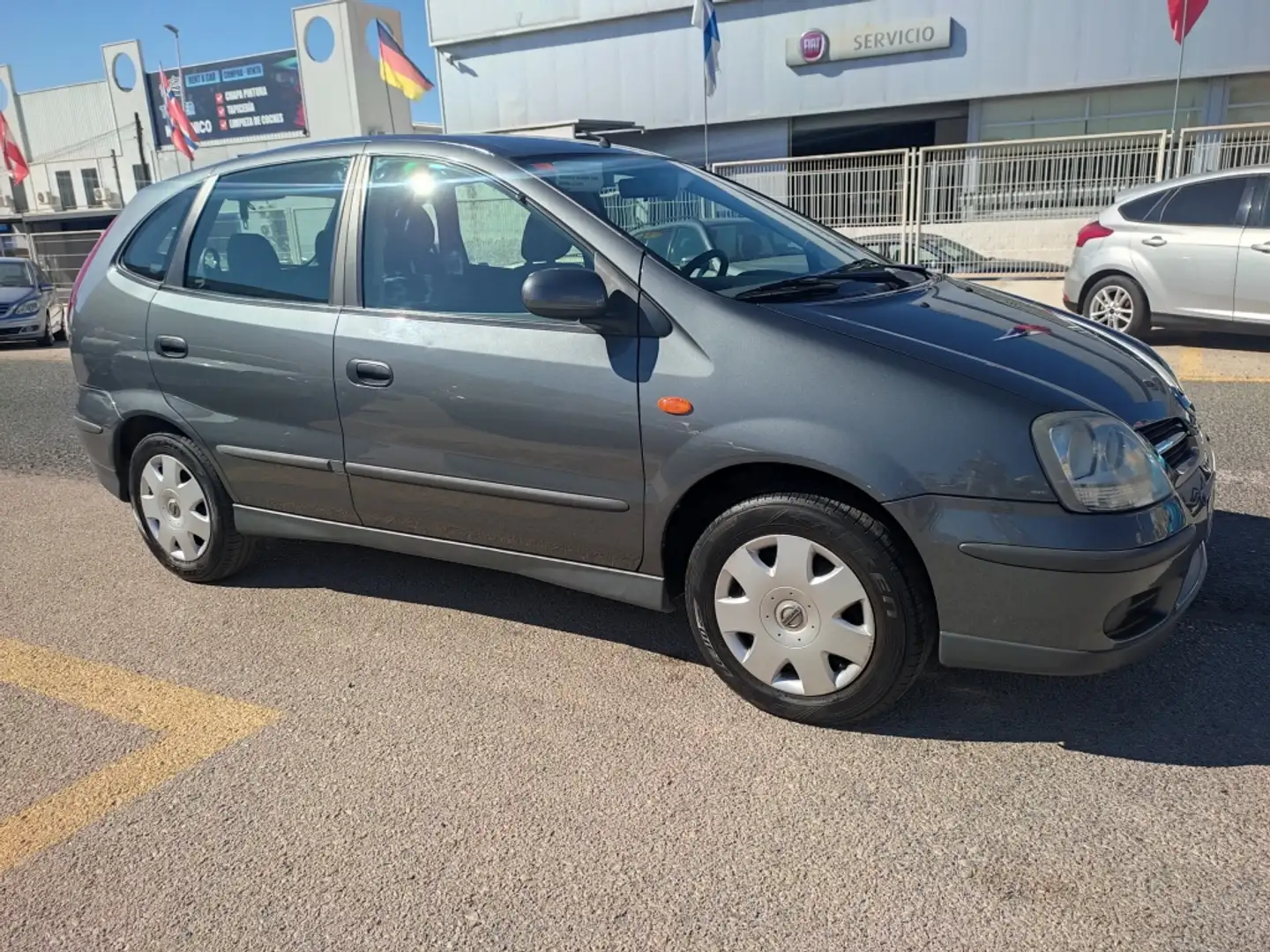 Nissan Almera Tino 2.2DCI Acenta Gris - 1