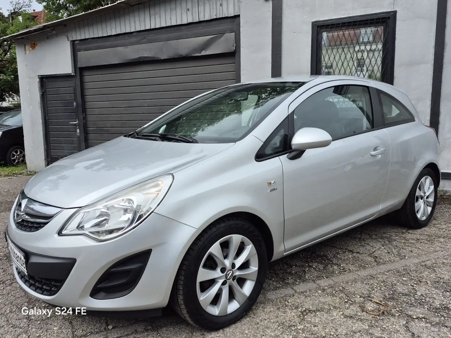 Opel Corsa D Active MultiFunk Klima Radio TÜV Zilver - 1