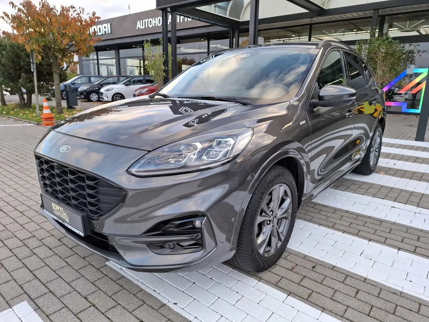 Ford Kuga 1.5 Eco Boost ST-Line X Grau - 1
