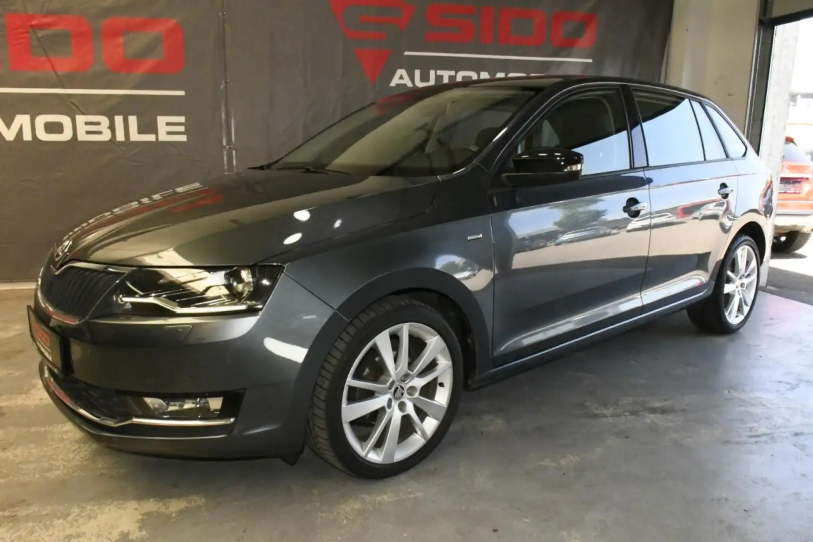 Skoda Rapid/Spaceback Spaceback DSG B.XEN*NAV*PANO*CARPLAY*SHZ Klima Grau - 2