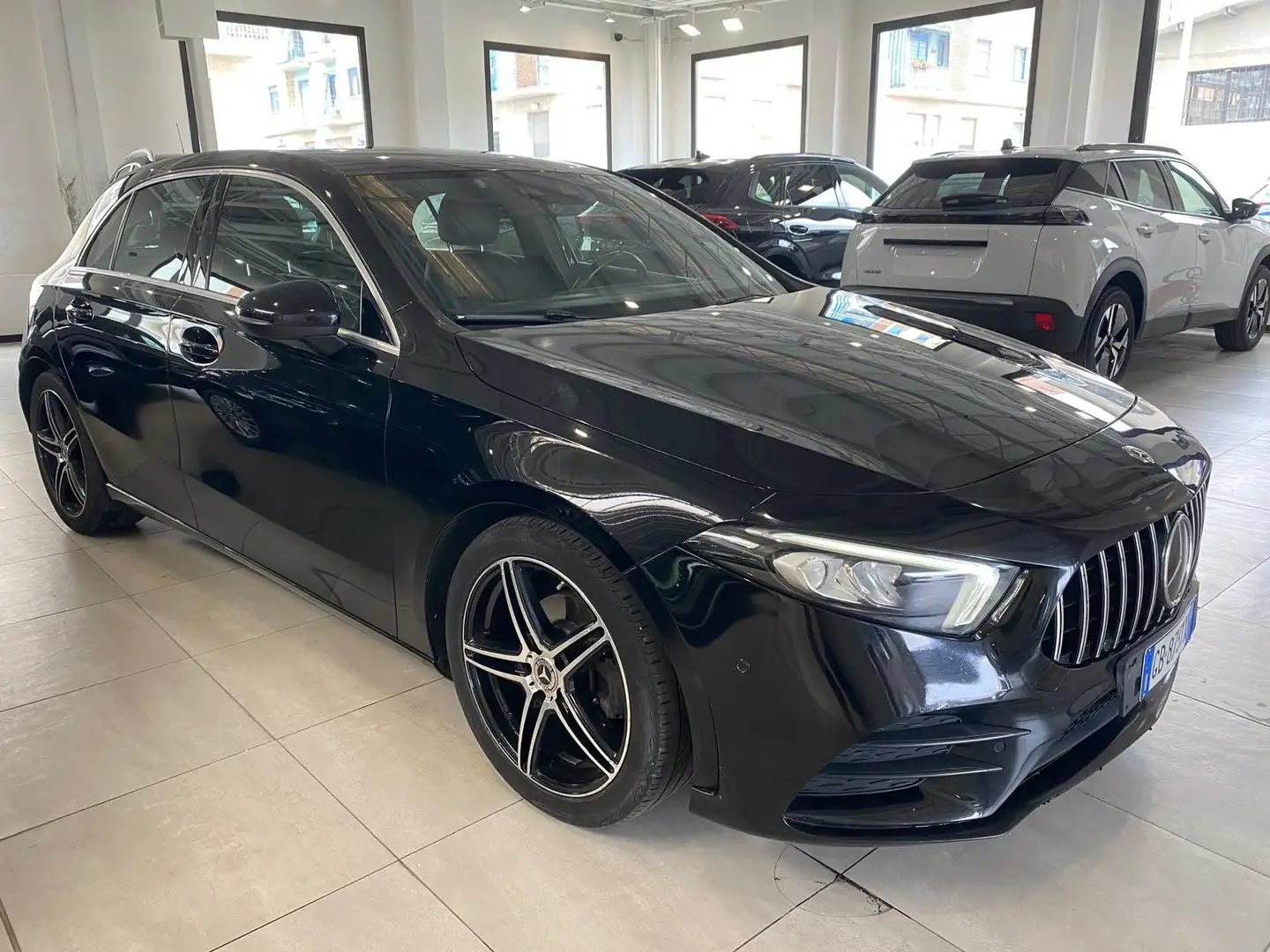 Mercedes-Benz A 180 d 1.5 116cv Premium automatic pack luci colorate Nero - 2