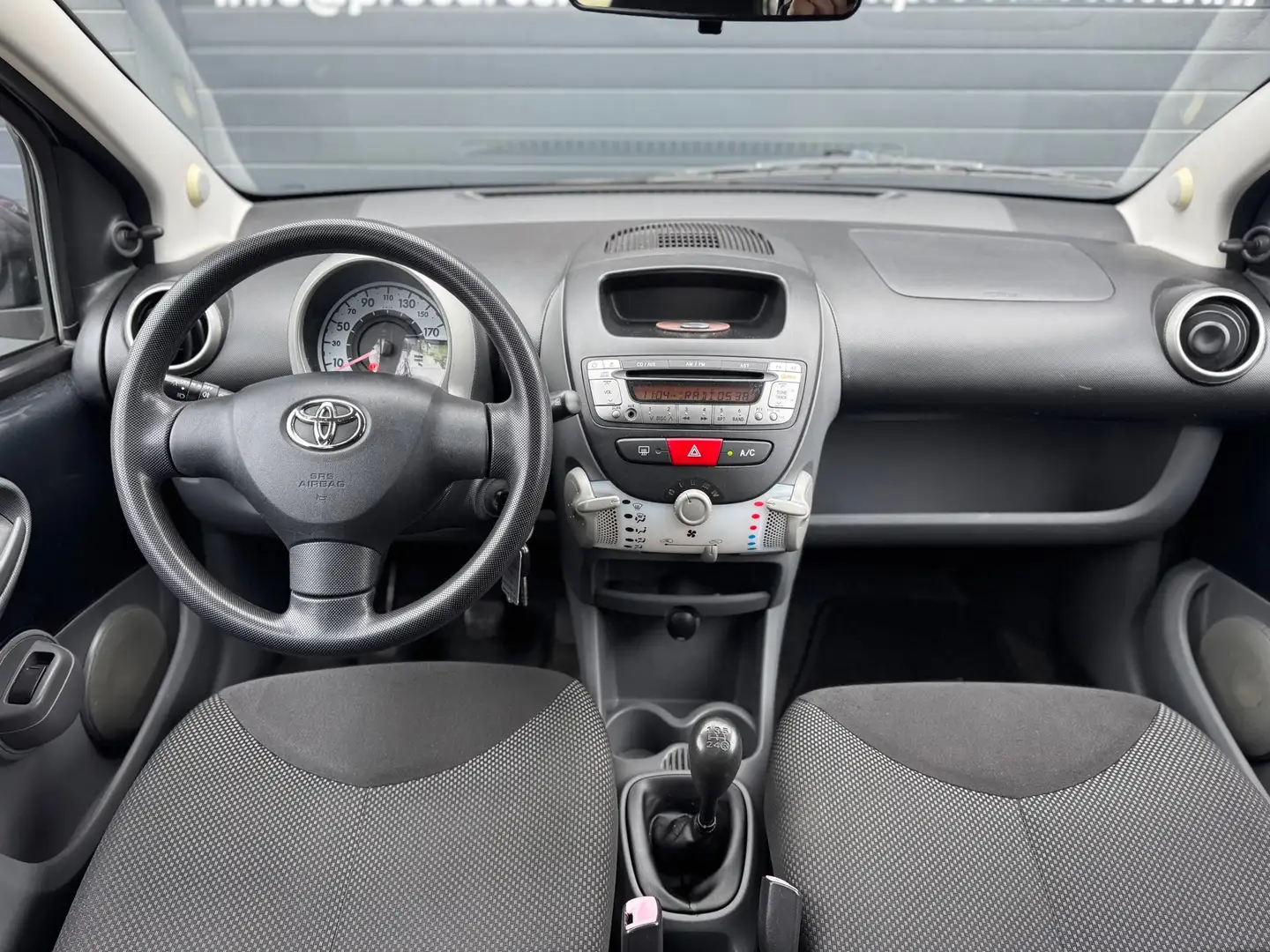 Toyota Aygo 1.0-12V Comfort AIRCO|EL.RAMEN|NAP|APK Grijs - 2