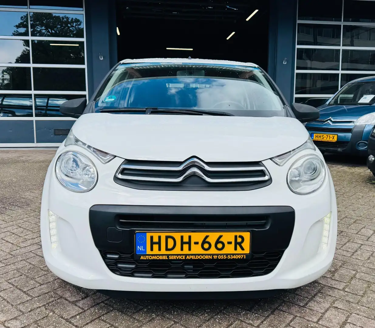 Citroen C1 1.0 e- VTi Live *STUURBEKR.*NW.APK*BT- AUDIO*AUX- Wit - 2