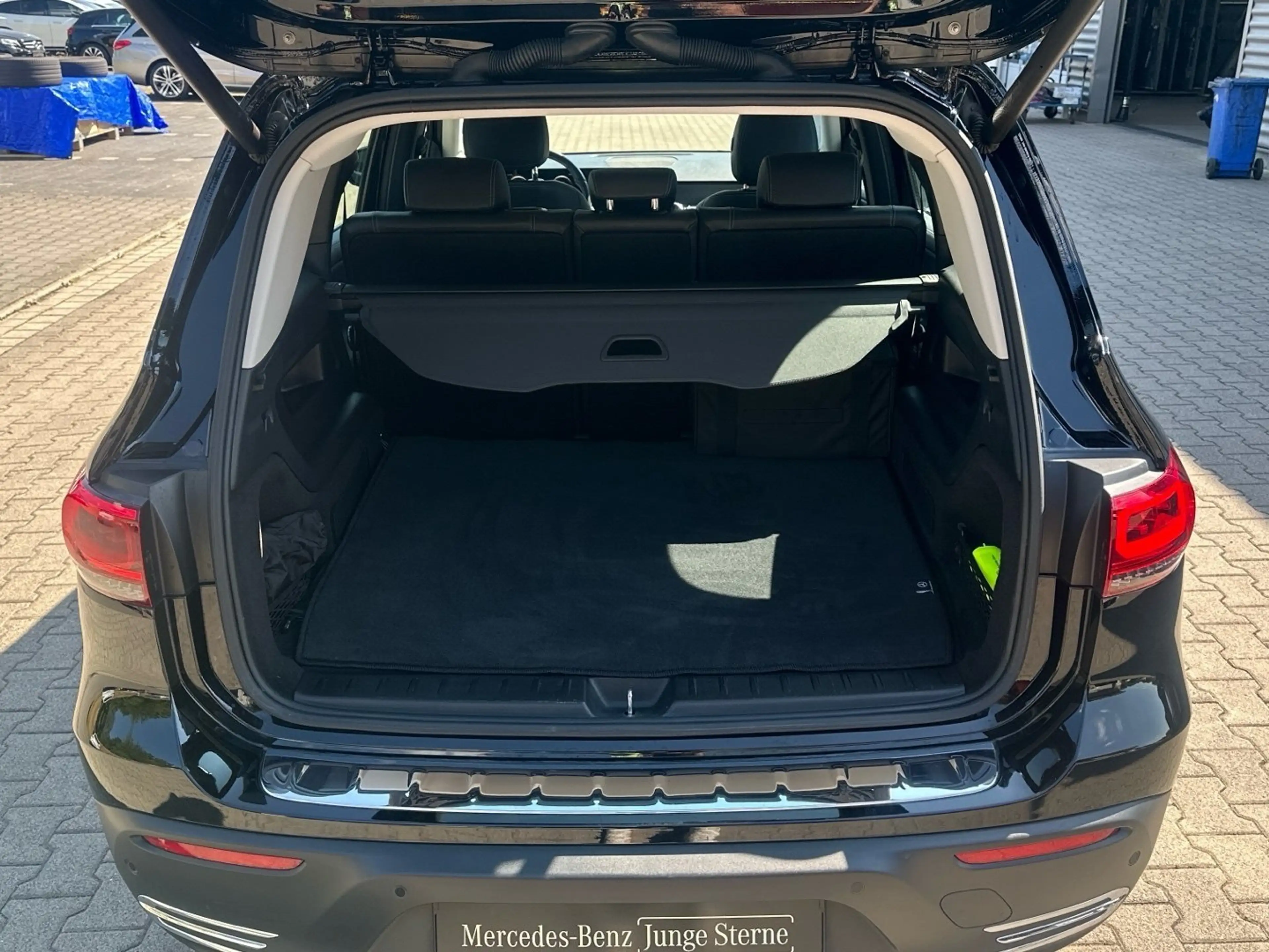 Mercedes-Benz EQB 300 4M Progressive Ambiente Kamera MBUX LED — photo 16