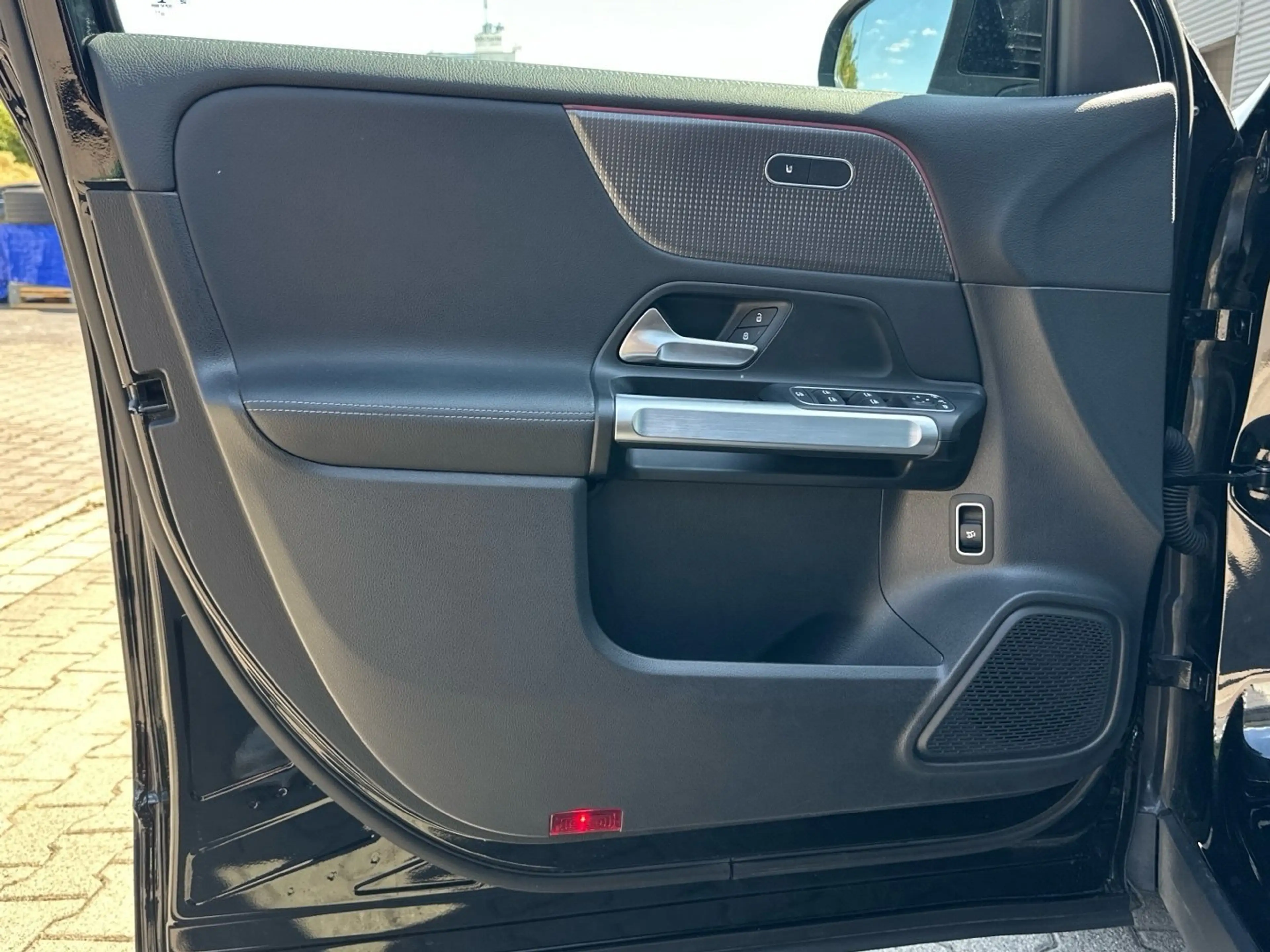 Mercedes-Benz EQB 300 4M Progressive Ambiente Kamera MBUX LED — photo 15