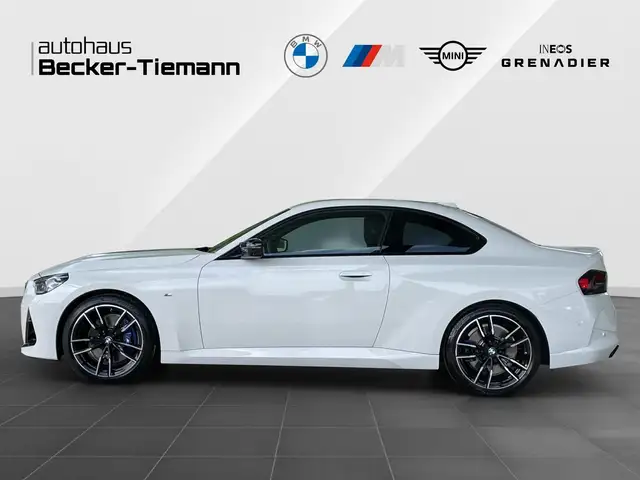 BMW M2 view 4