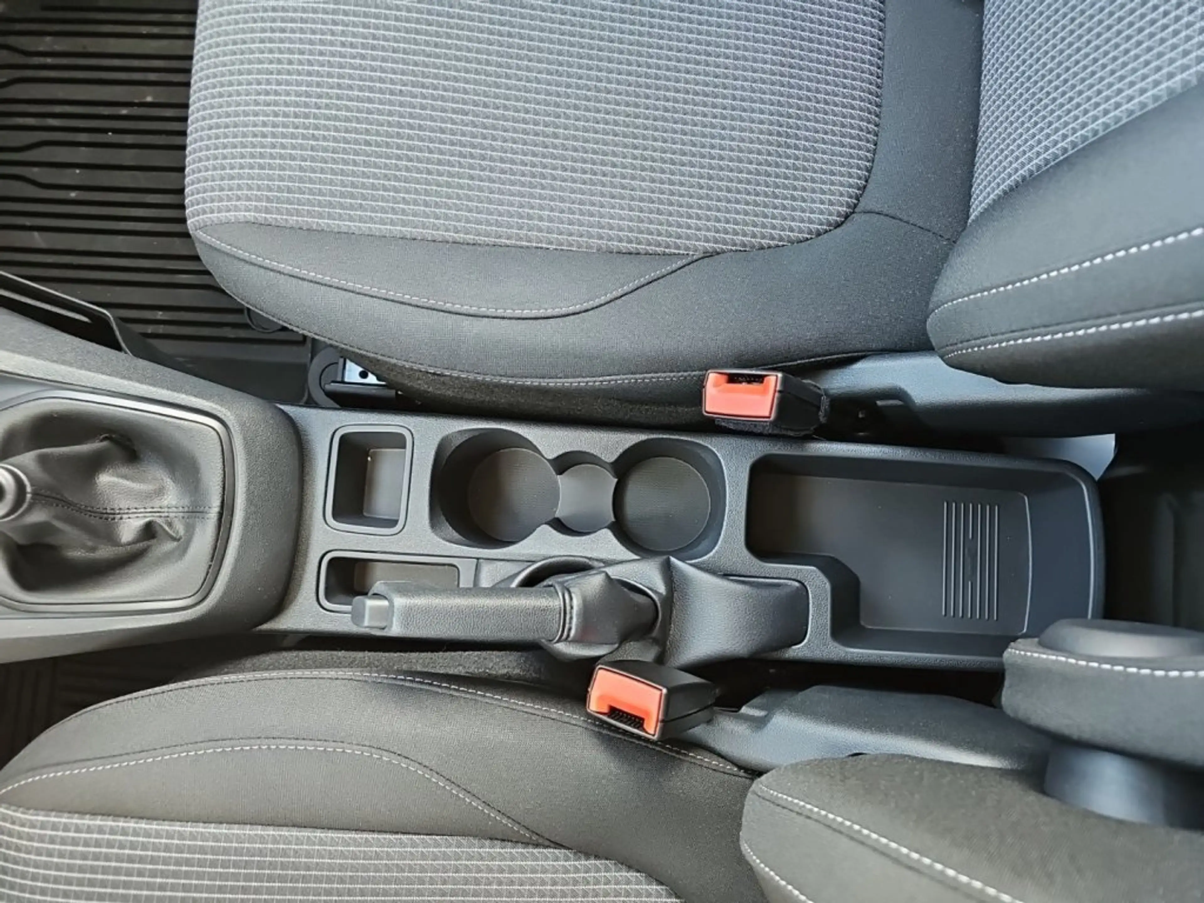Ford Transit Courier Trend 1,0L Eboost 100PS M FWD — photo 15
