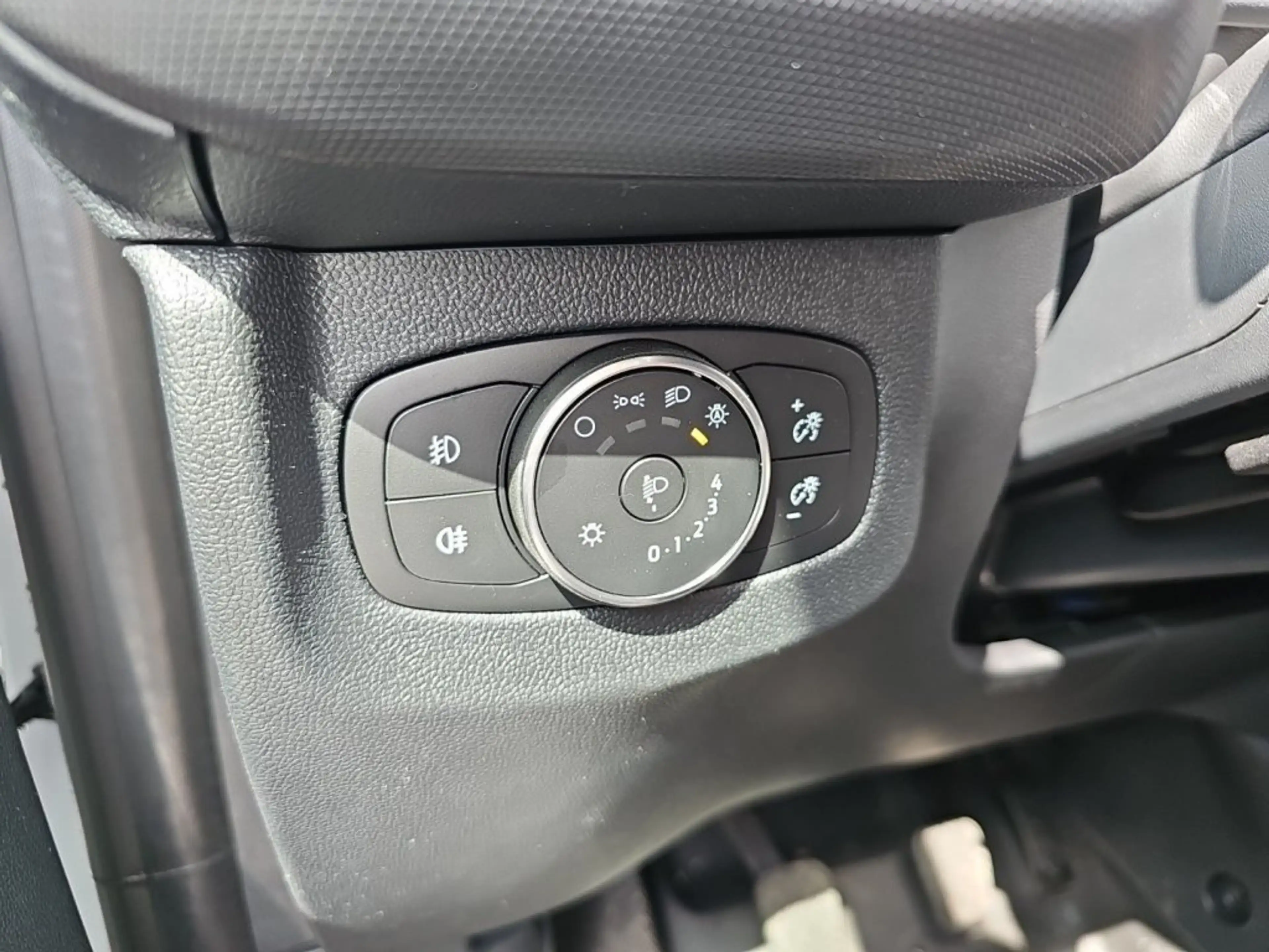 Ford Transit Courier Trend 1,0L Eboost 100PS M FWD — photo 12