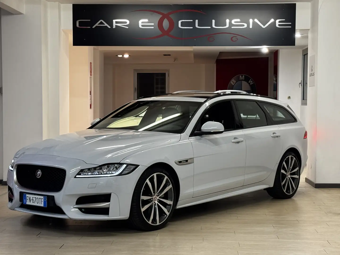 Jaguar XF STATION 2.0d R-SPORT 4X4 180cv PERFETTA-ENTRATE Bianco - 1