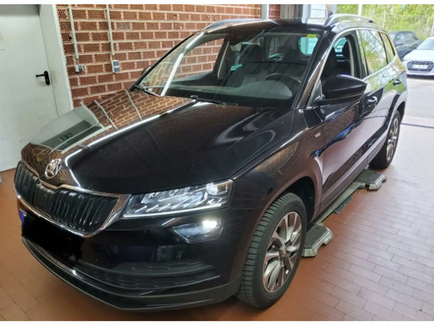 Skoda Karoq Clever 2.0TDI 4x4 DSG*VIRTUAL*NAVI*AHK*17" Schwarz - 2