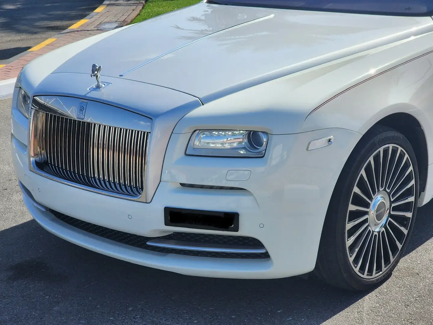 Rolls-Royce Wraith Finitions Mansory bijela - 2