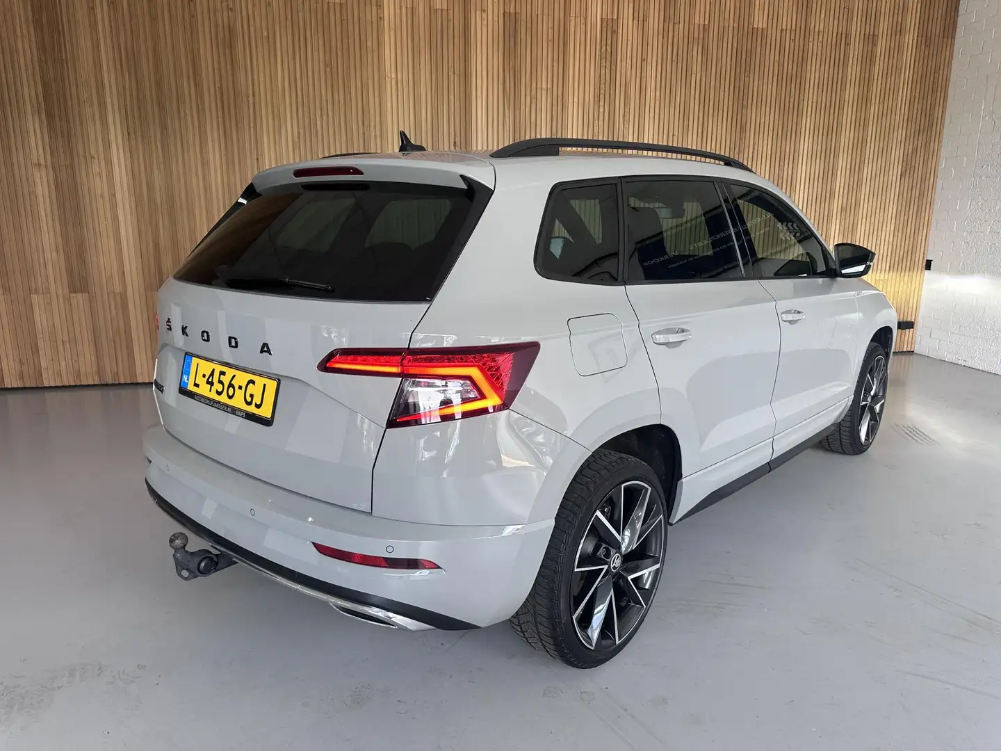Skoda Karoq 1.5 TSI ACT Sportline Business Trekhaak | Canton | Grijs - 2