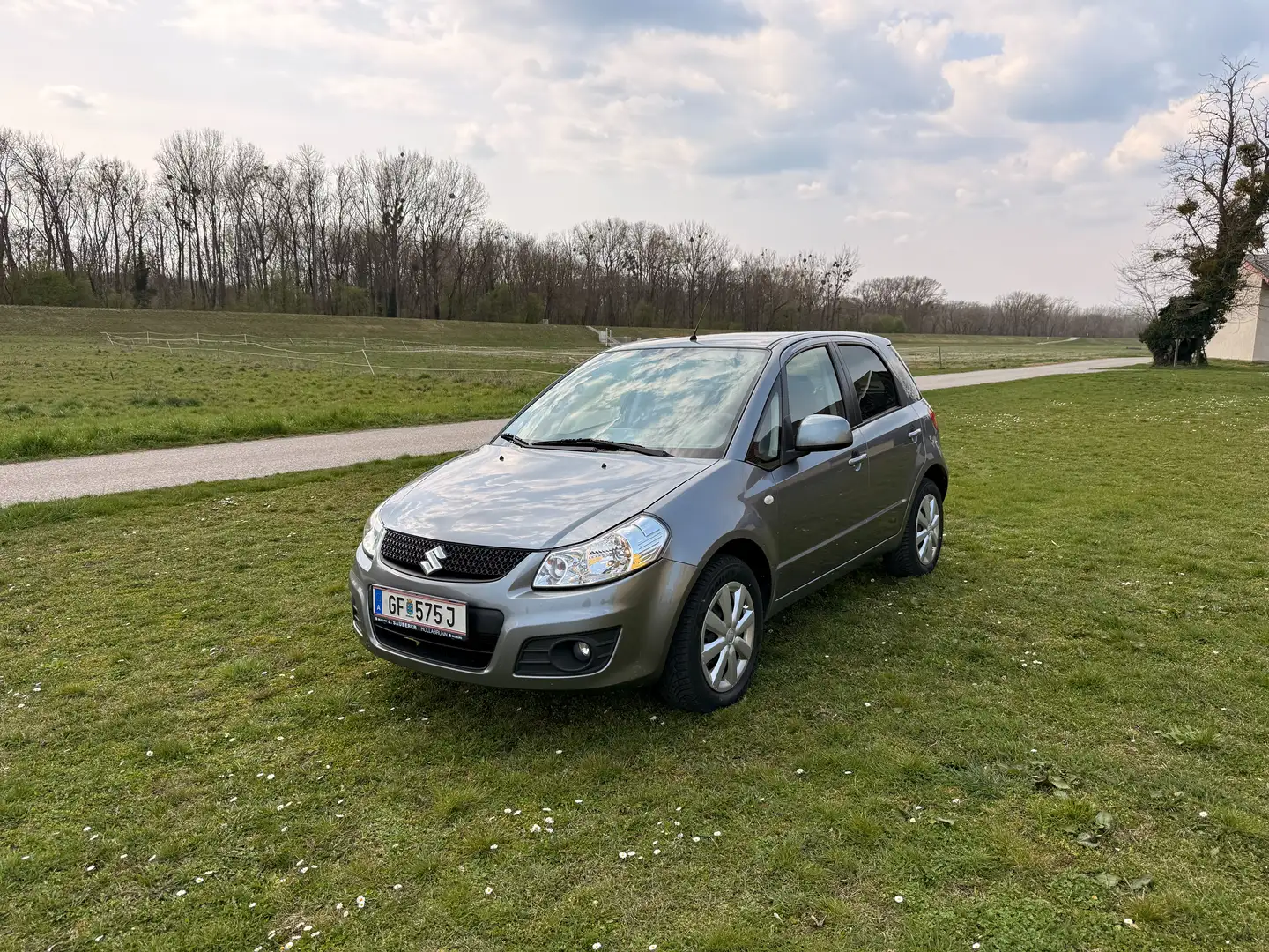 Suzuki SX4 SX4 1,6 VVT GLX deluxe Aut. GLX deluxe Grau - 1