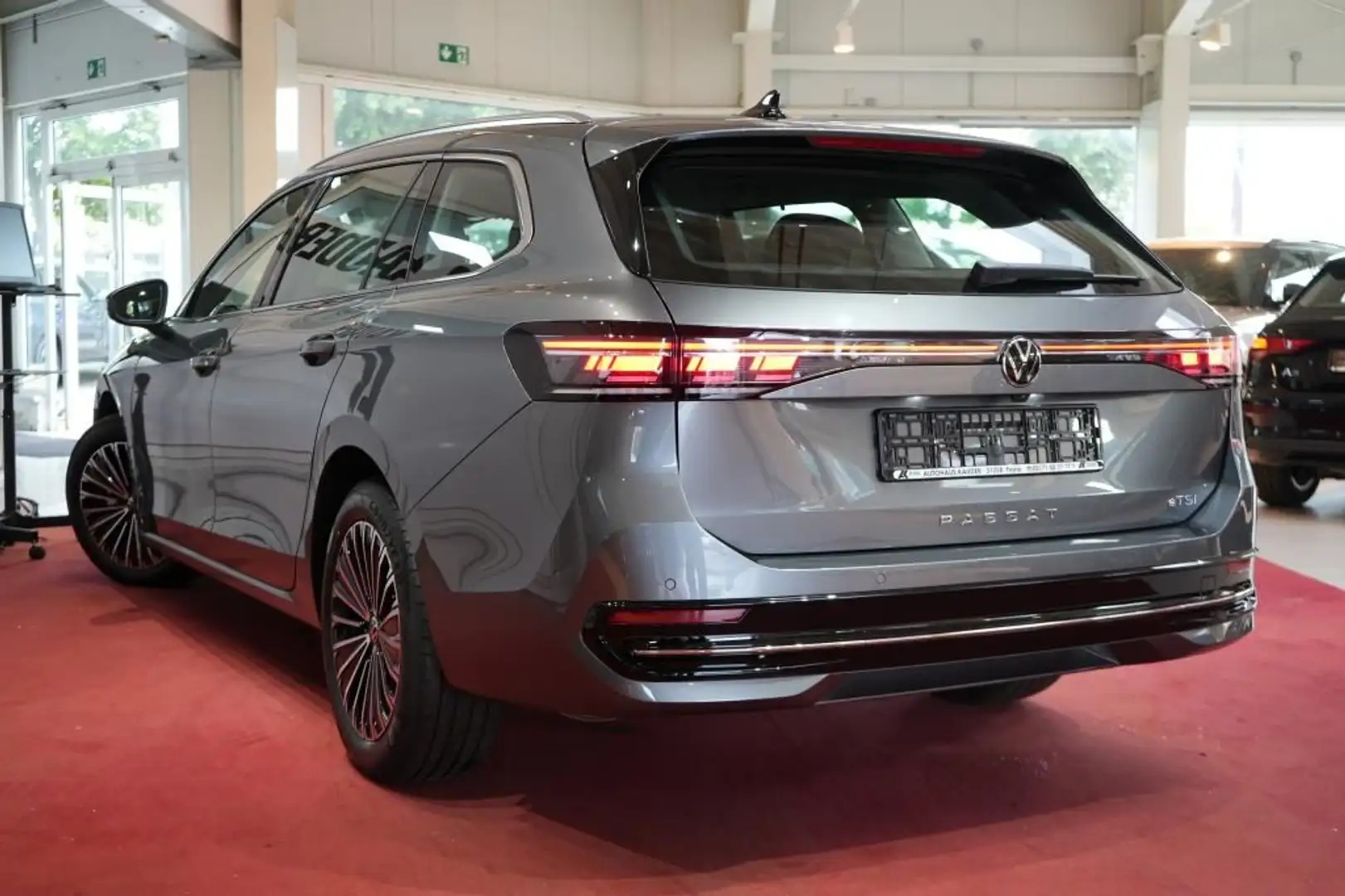 Volkswagen Passat Elegance Variant 1.5 TSI DSG*LED*Virtual Grau - 2