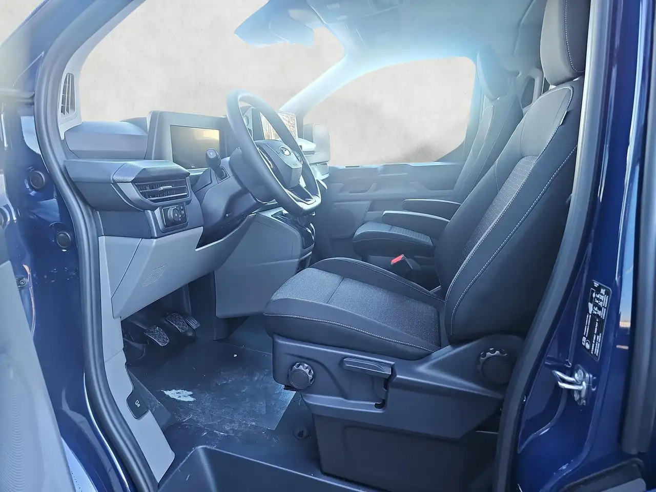 Ford Transit Custom L2 Combi 2.0 EB Trend 8 Sitz AHK 10