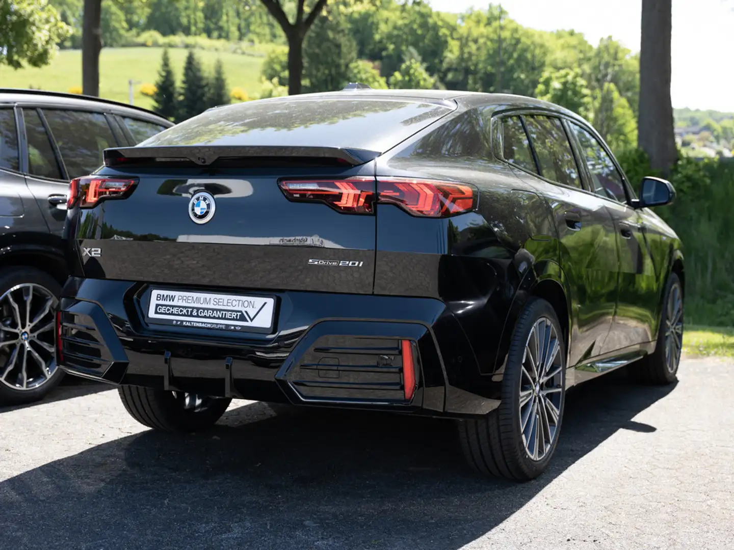 BMW X2 sDrive 20i M-Sport AHK LED AKTIVSITZE ACC Noir - 2