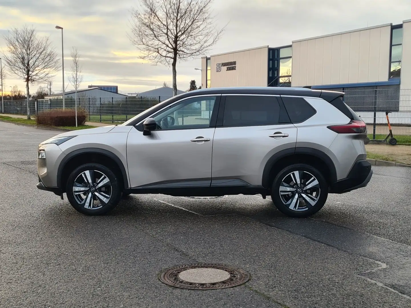 Nissan X-Trail Visia*1.Hand*Autom.*Navi*RFK* Grau - 2