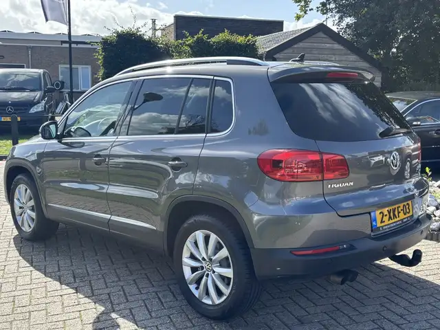 Volkswagen Tiguan view 5