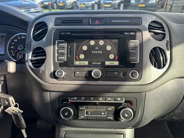 Volkswagen Tiguan view 15