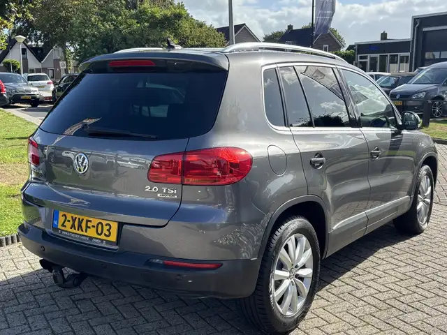 Volkswagen Tiguan view 4