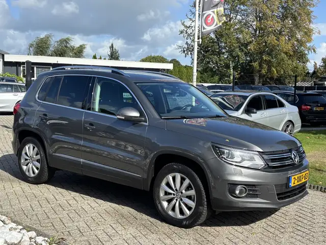 Volkswagen Tiguan view 3
