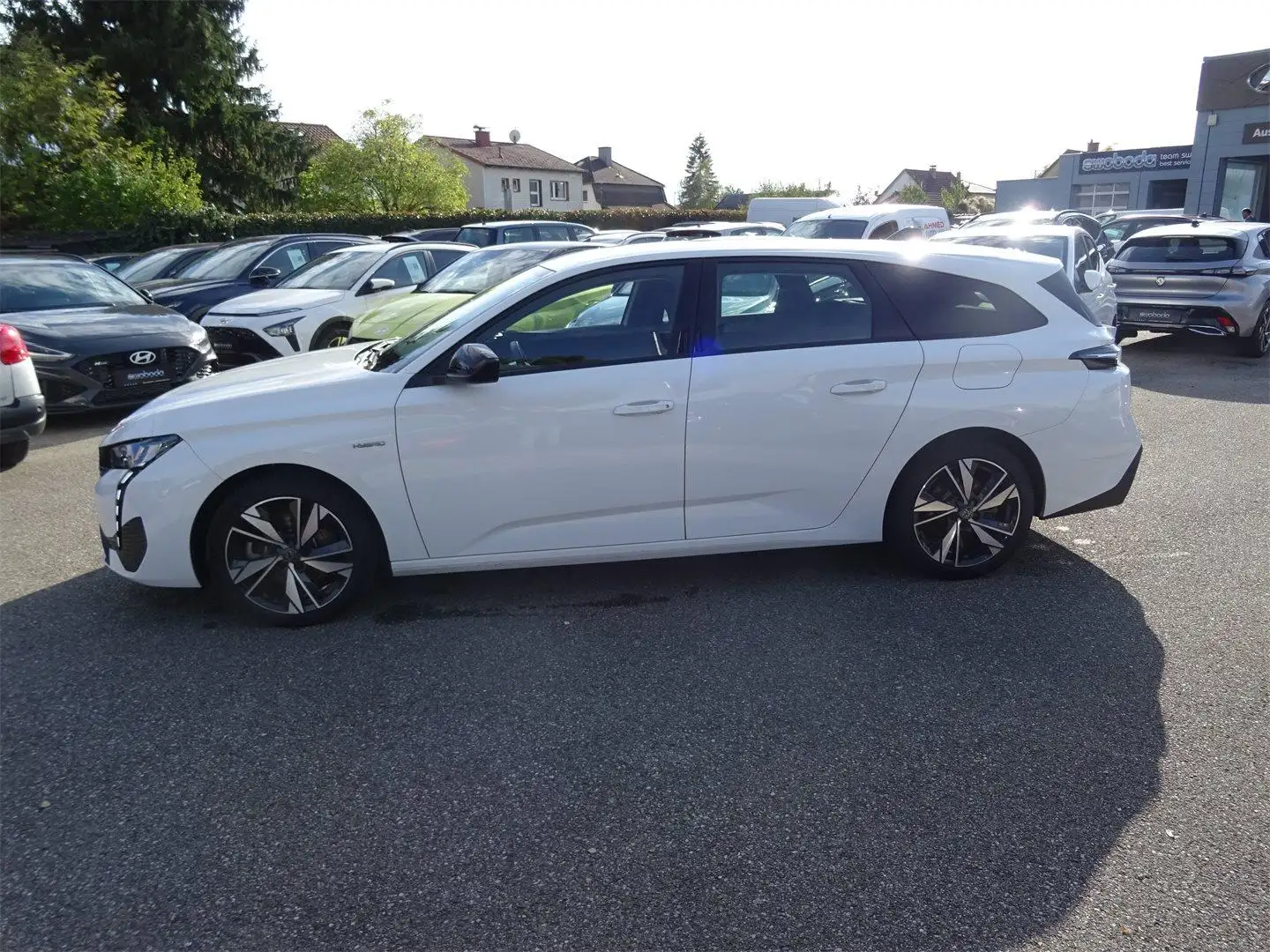 Peugeot 308 SW Hybrid 180 e-EAT8 Active Pack Weiß - 2