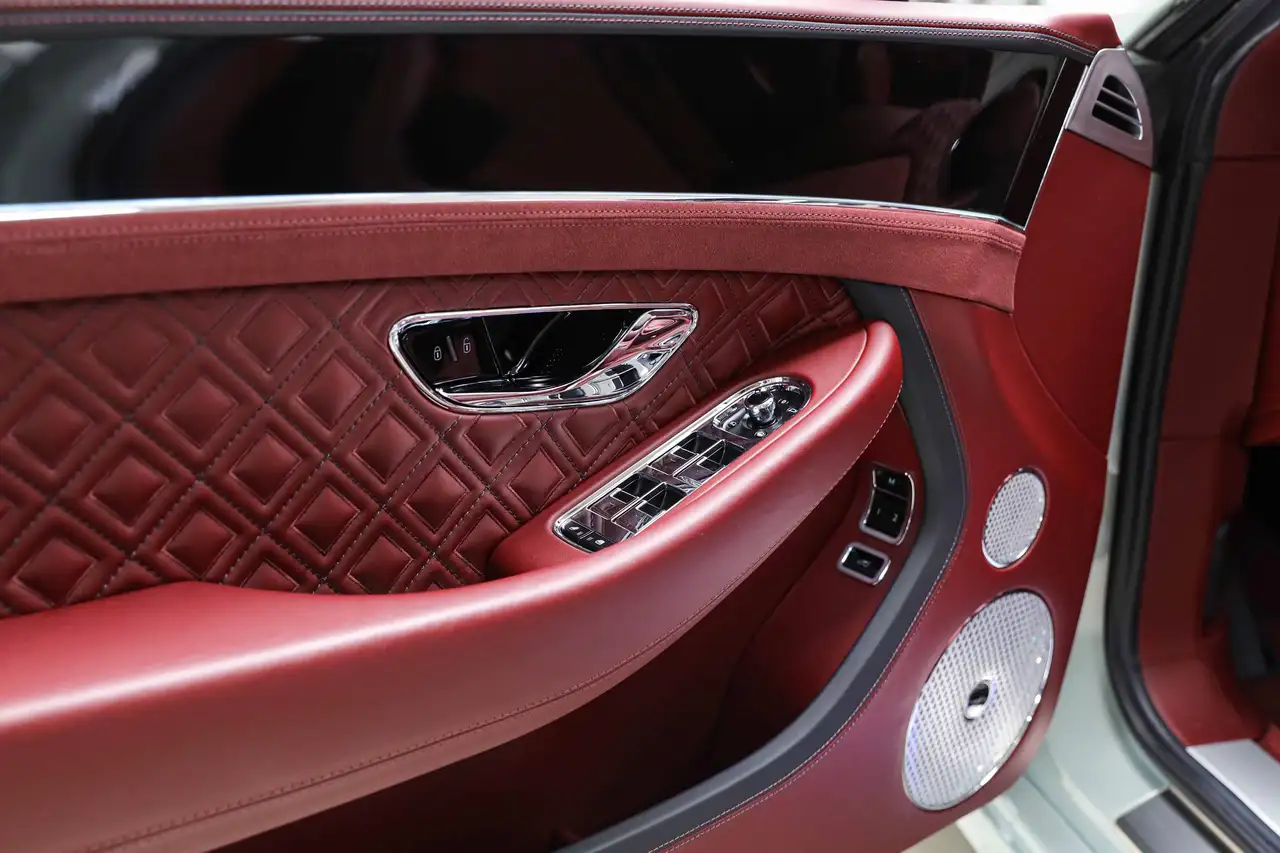 Bentley Continental GT 2023 — фото 10