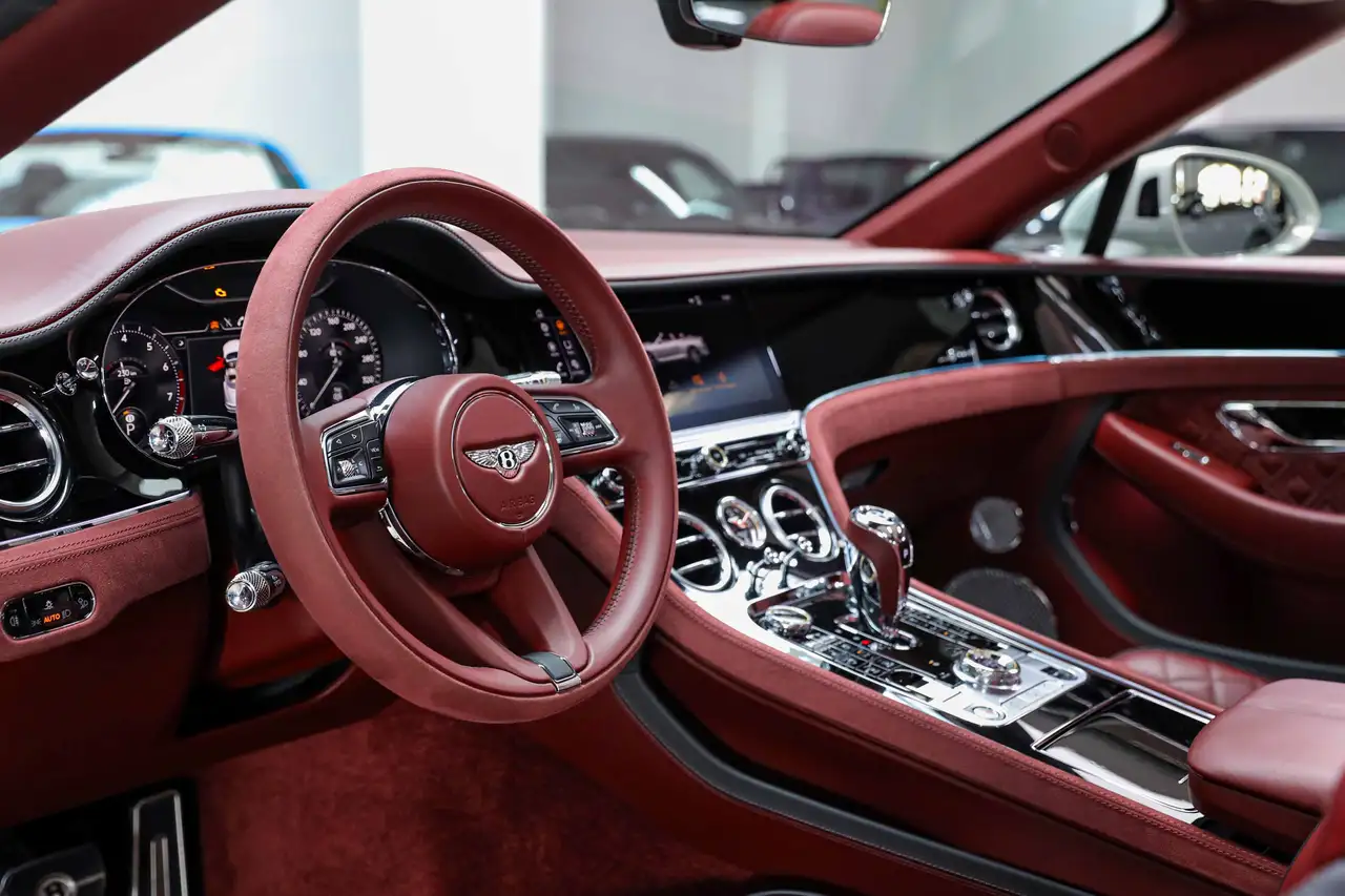 Bentley Continental GT 2023 — фото 8