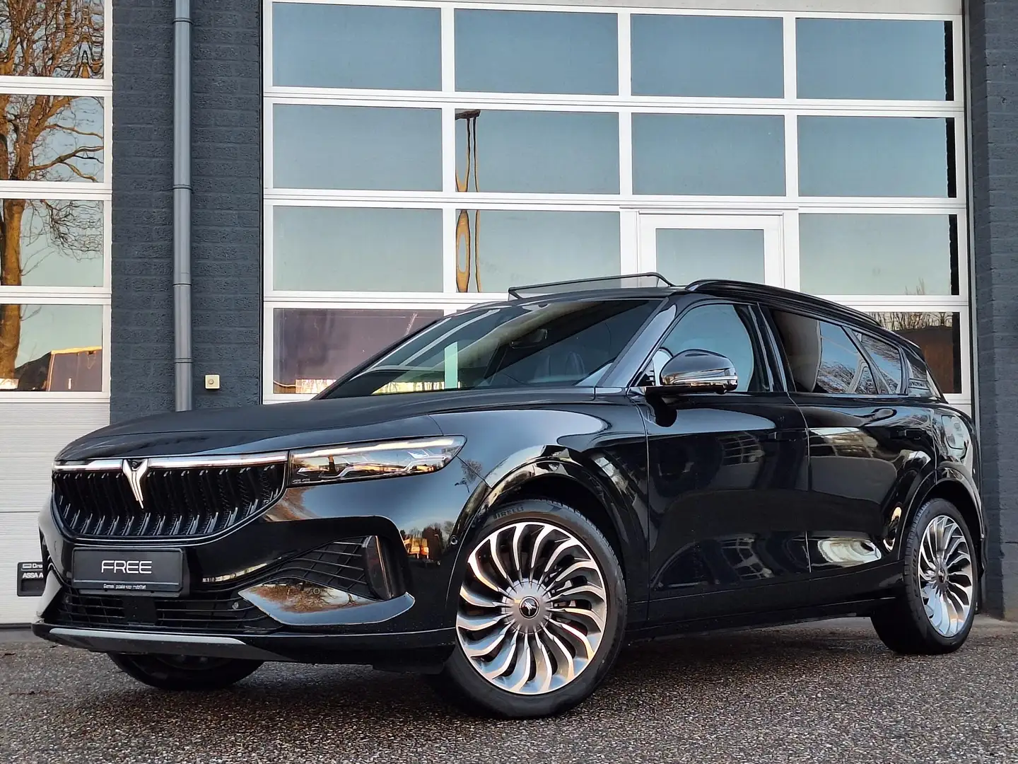 Voyah Free Limited Edition Business 4WD 106 kWh | Schuifdak | Schwarz - 2