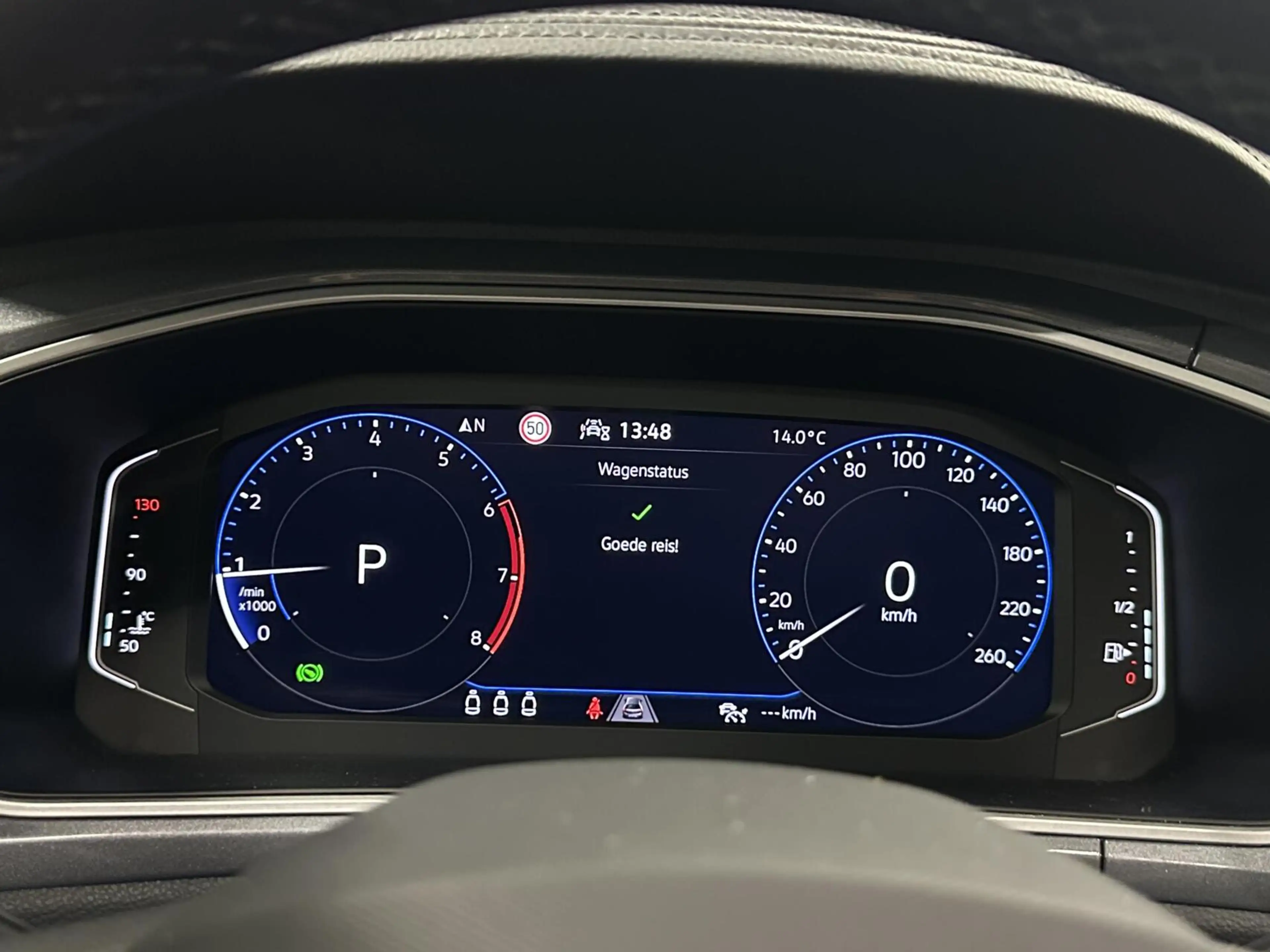 Volkswagen T-Roc 1.5 TSI R-Line Business+ PANO CARPLAY ADAPTIEF CRU — photo 32
