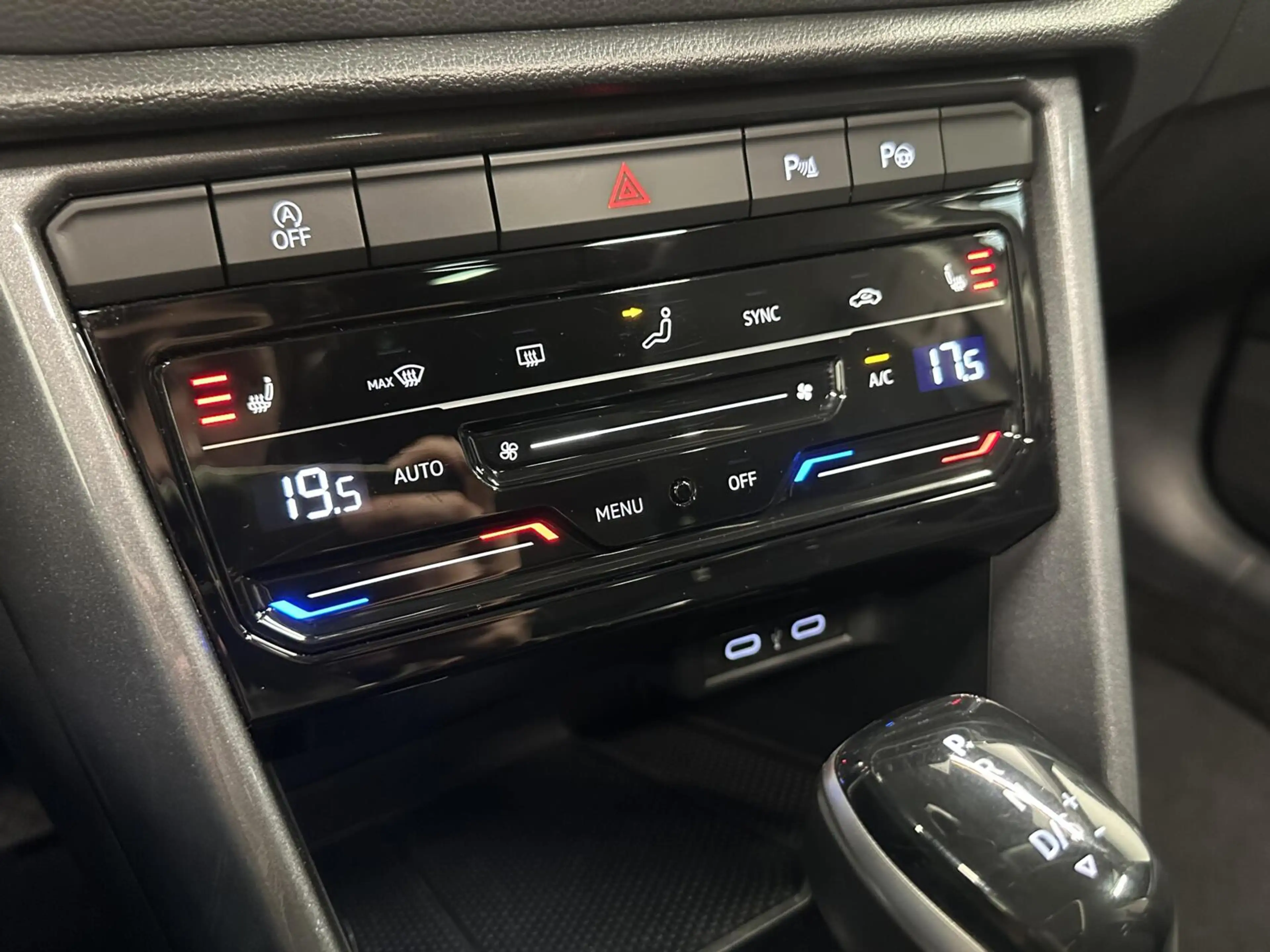 Volkswagen T-Roc 1.5 TSI R-Line Business+ PANO CARPLAY ADAPTIEF CRU — photo 47