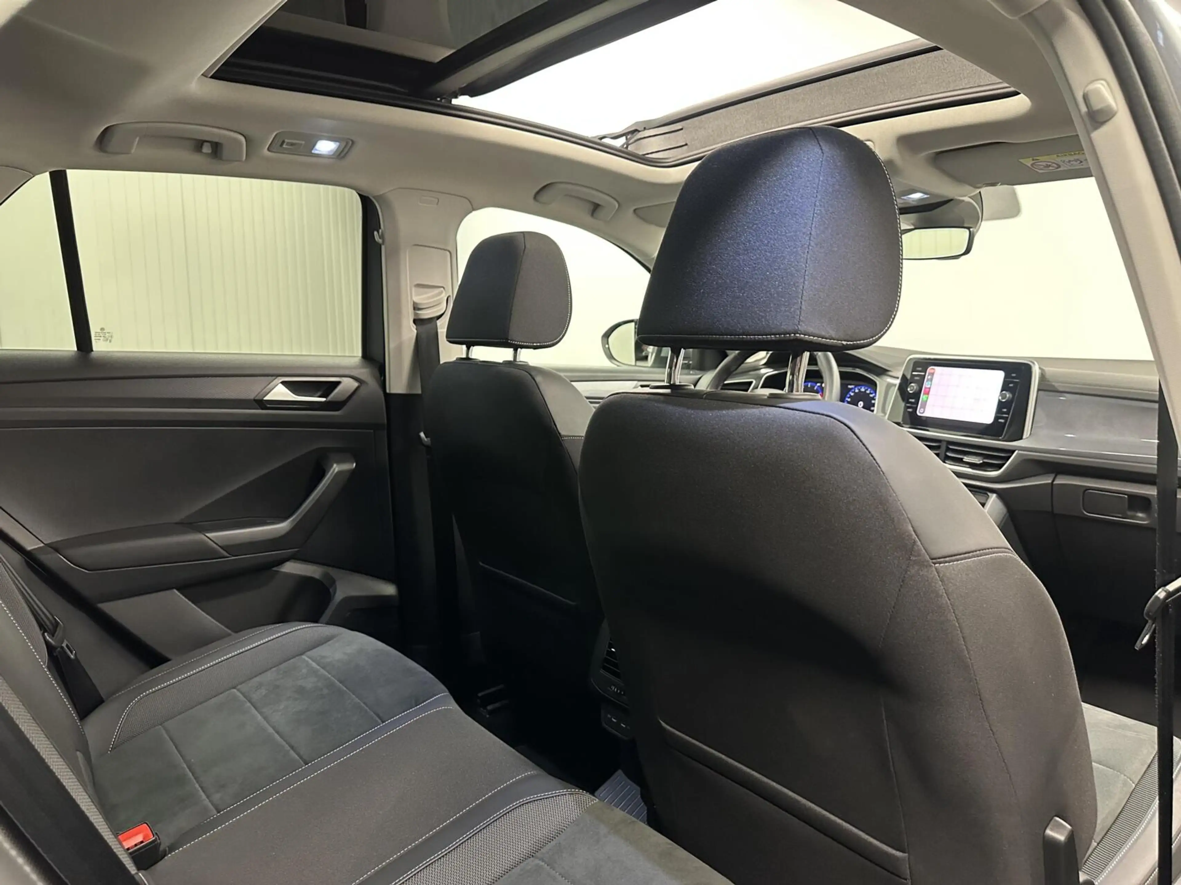 Volkswagen T-Roc 1.5 TSI R-Line Business+ PANO CARPLAY ADAPTIEF CRU — photo 13
