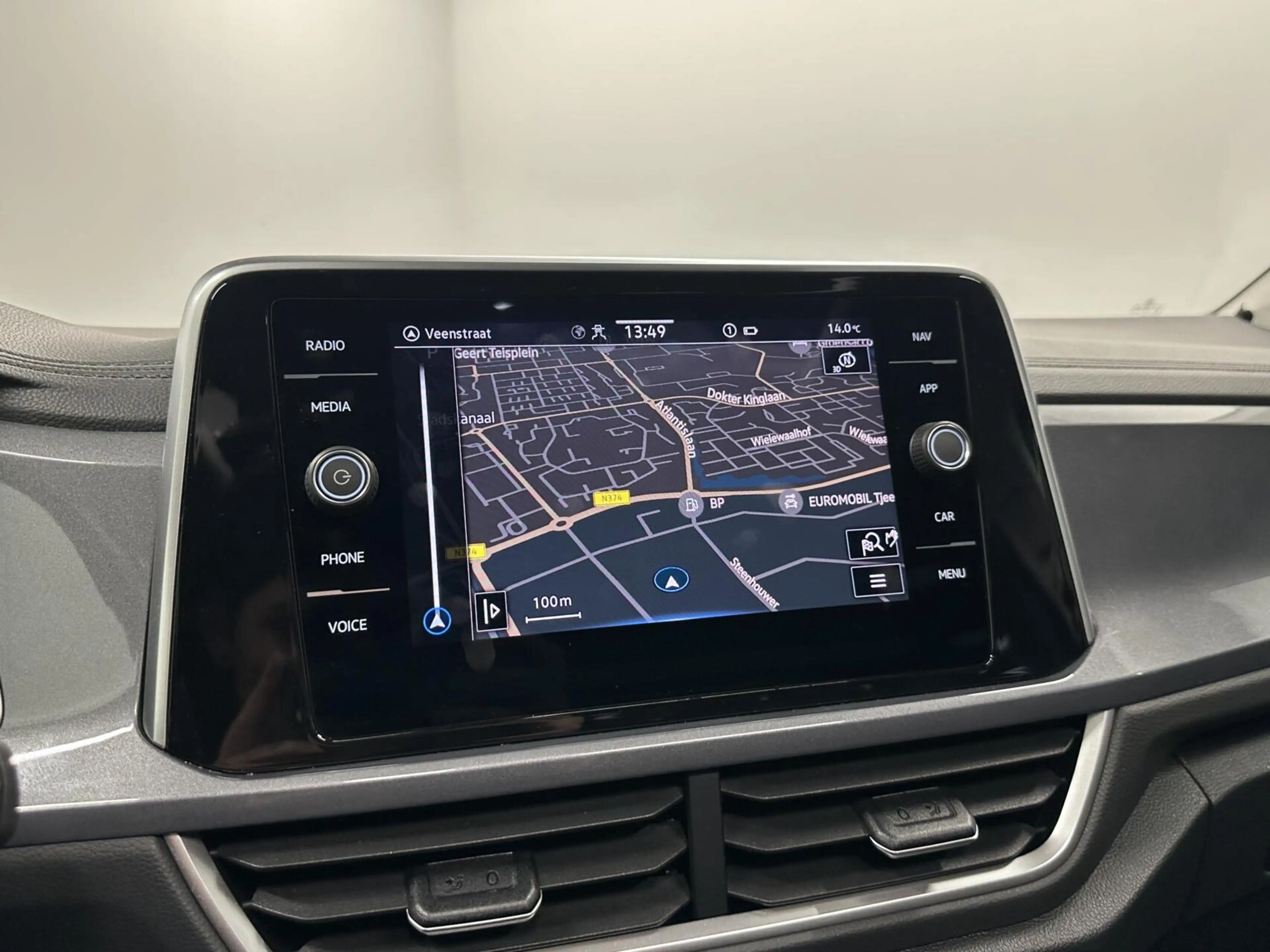 Volkswagen T-Roc 1.5 TSI R-Line Business+ PANO CARPLAY ADAPTIEF CRU — photo 36
