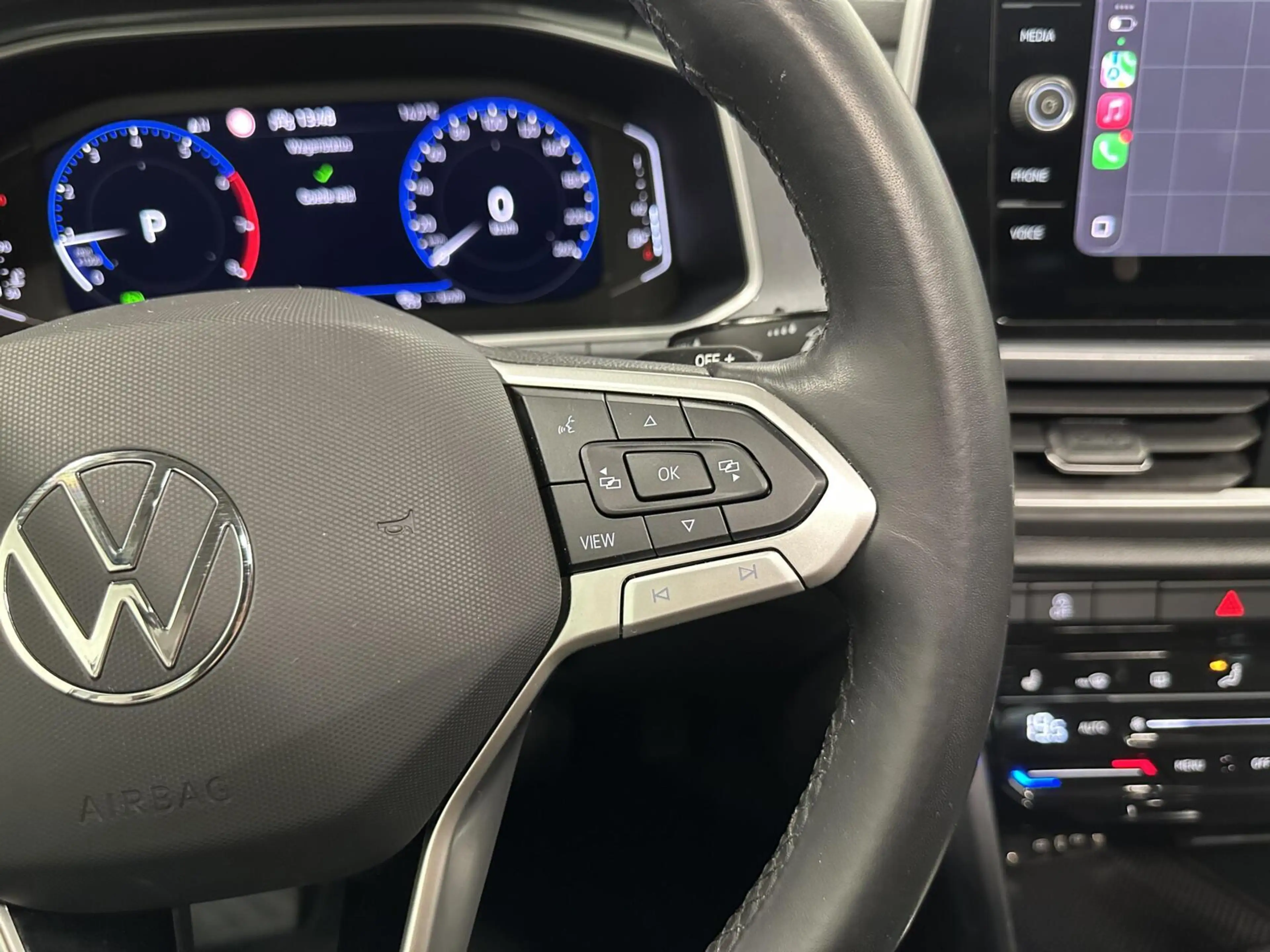 Volkswagen T-Roc 1.5 TSI R-Line Business+ PANO CARPLAY ADAPTIEF CRU — photo 25