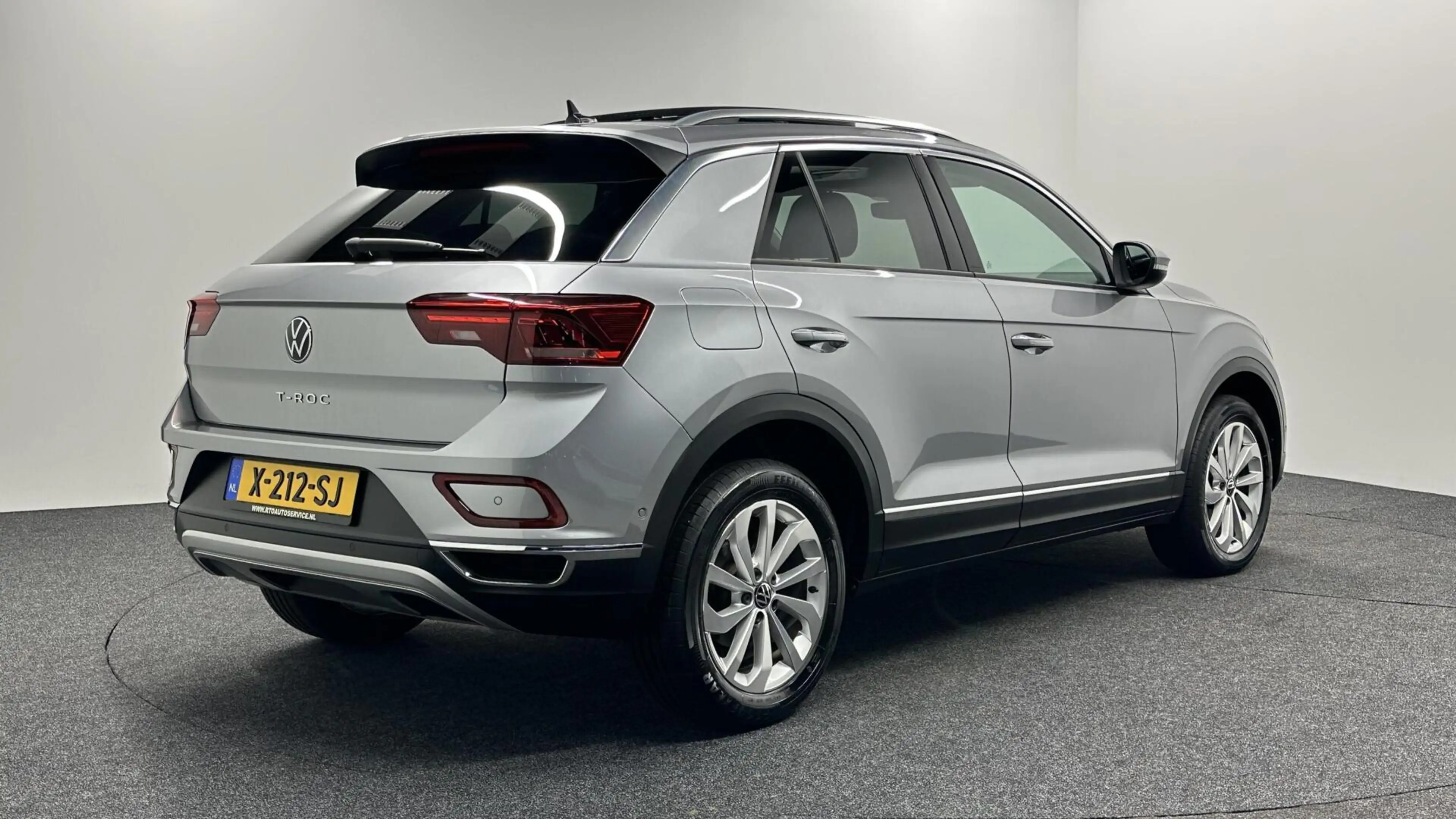 Volkswagen T-Roc 1.5 TSI R-Line Business+ PANO CARPLAY ADAPTIEF CRU — photo 5