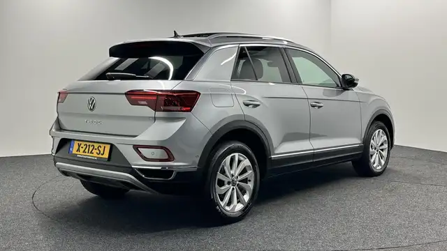 Volkswagen T-Roc view 5