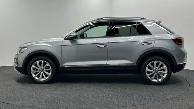 Volkswagen T-Roc view 8
