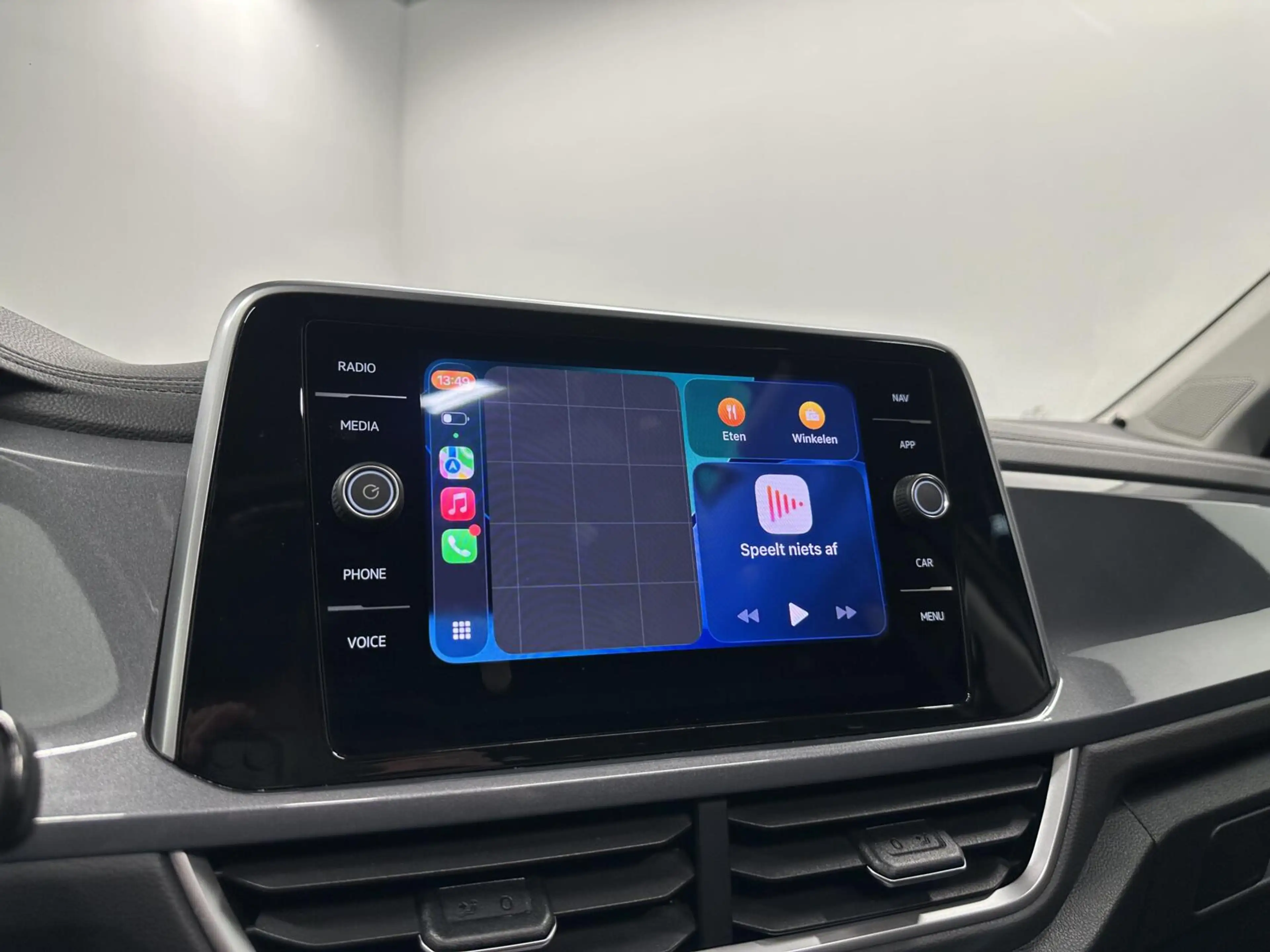 Volkswagen T-Roc 1.5 TSI R-Line Business+ PANO CARPLAY ADAPTIEF CRU — photo 37