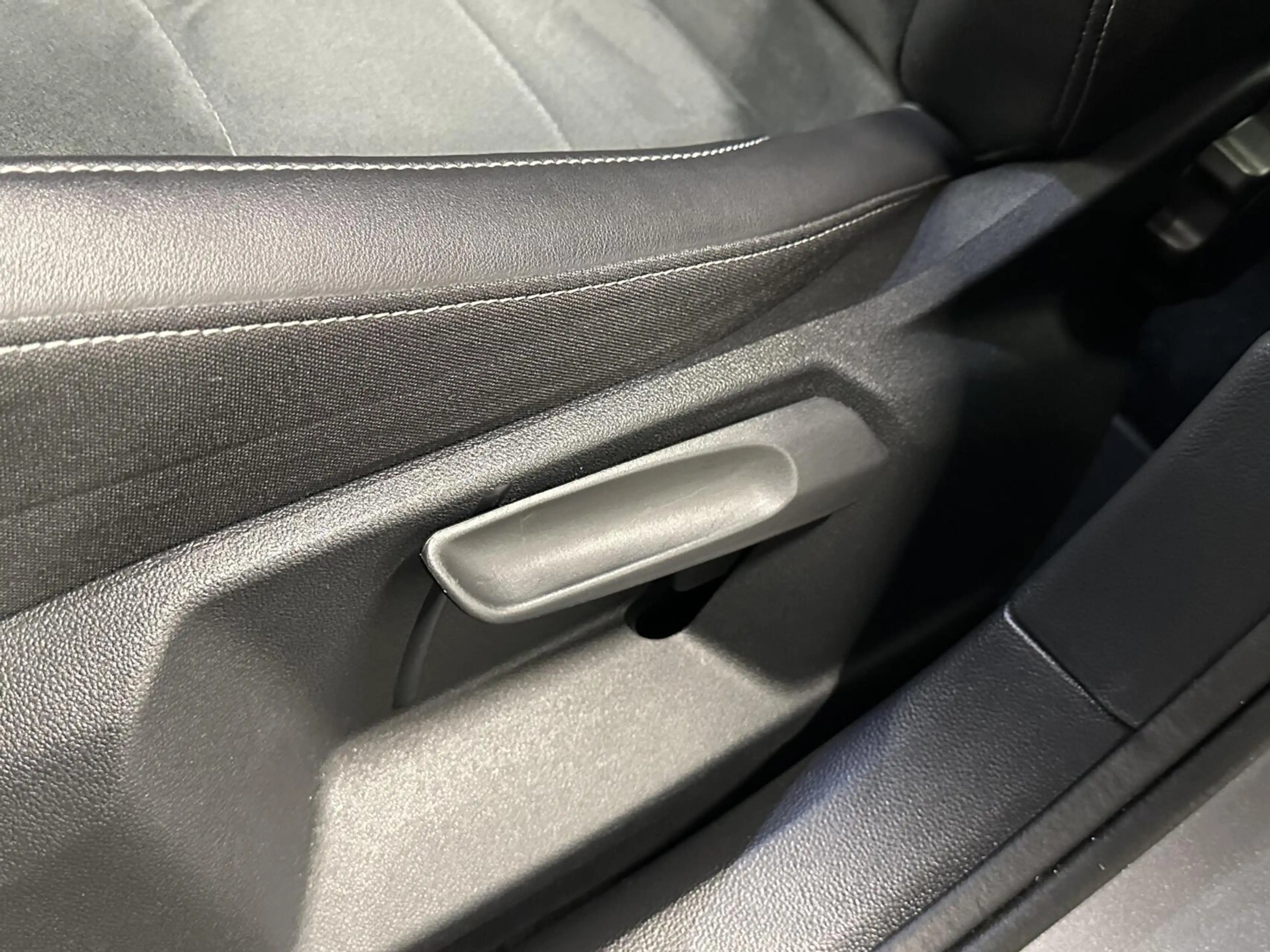 Volkswagen T-Roc 1.5 TSI R-Line Business+ PANO CARPLAY ADAPTIEF CRU — photo 20